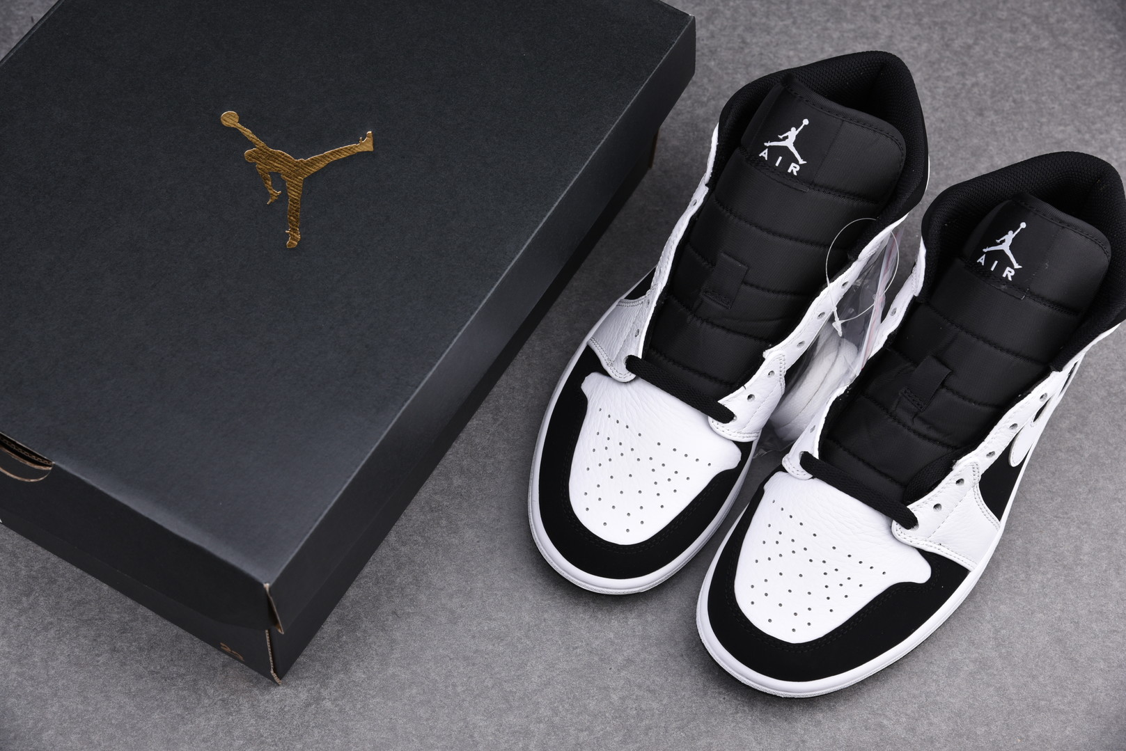 Jordan 1 Mid White Black