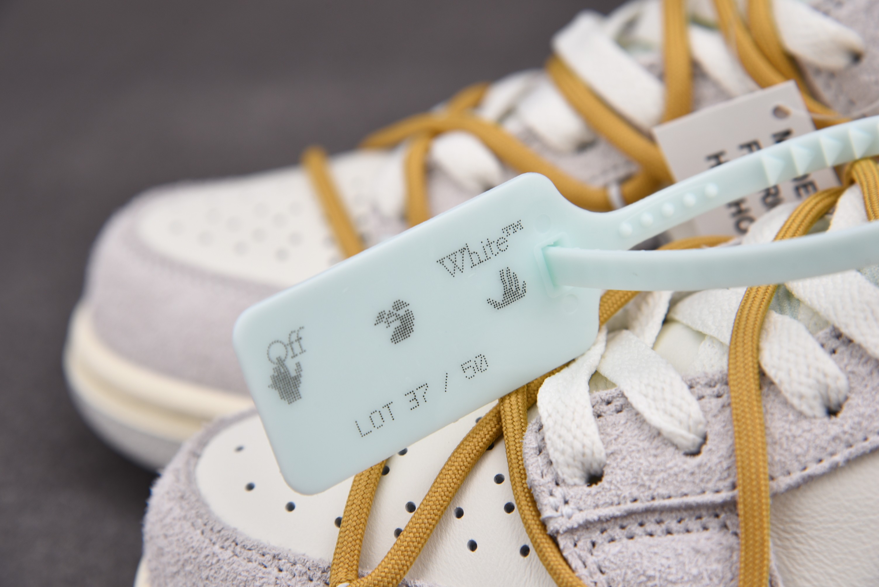 Nike Dunk Low   Lot 37