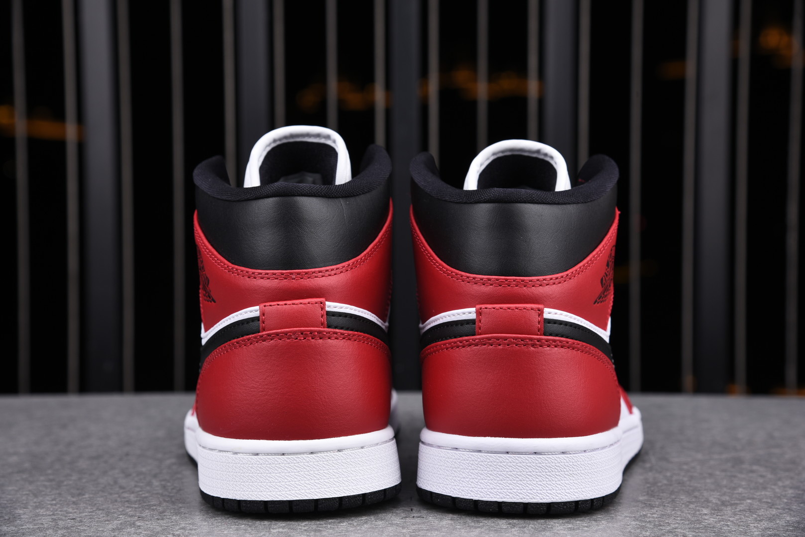 Jordan 1 Mid Chicago Toe
