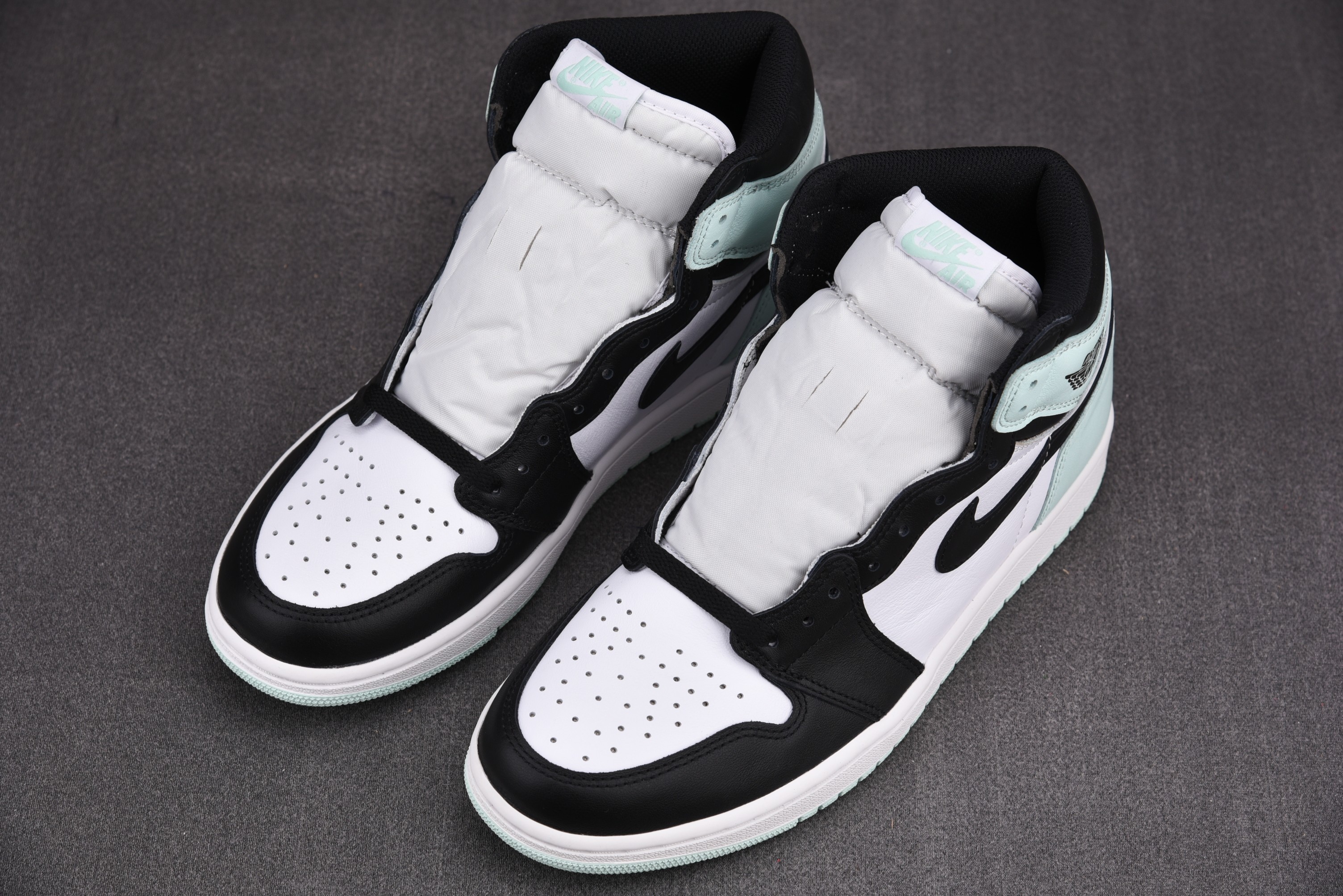 Jordan 1 Retro High Igloo