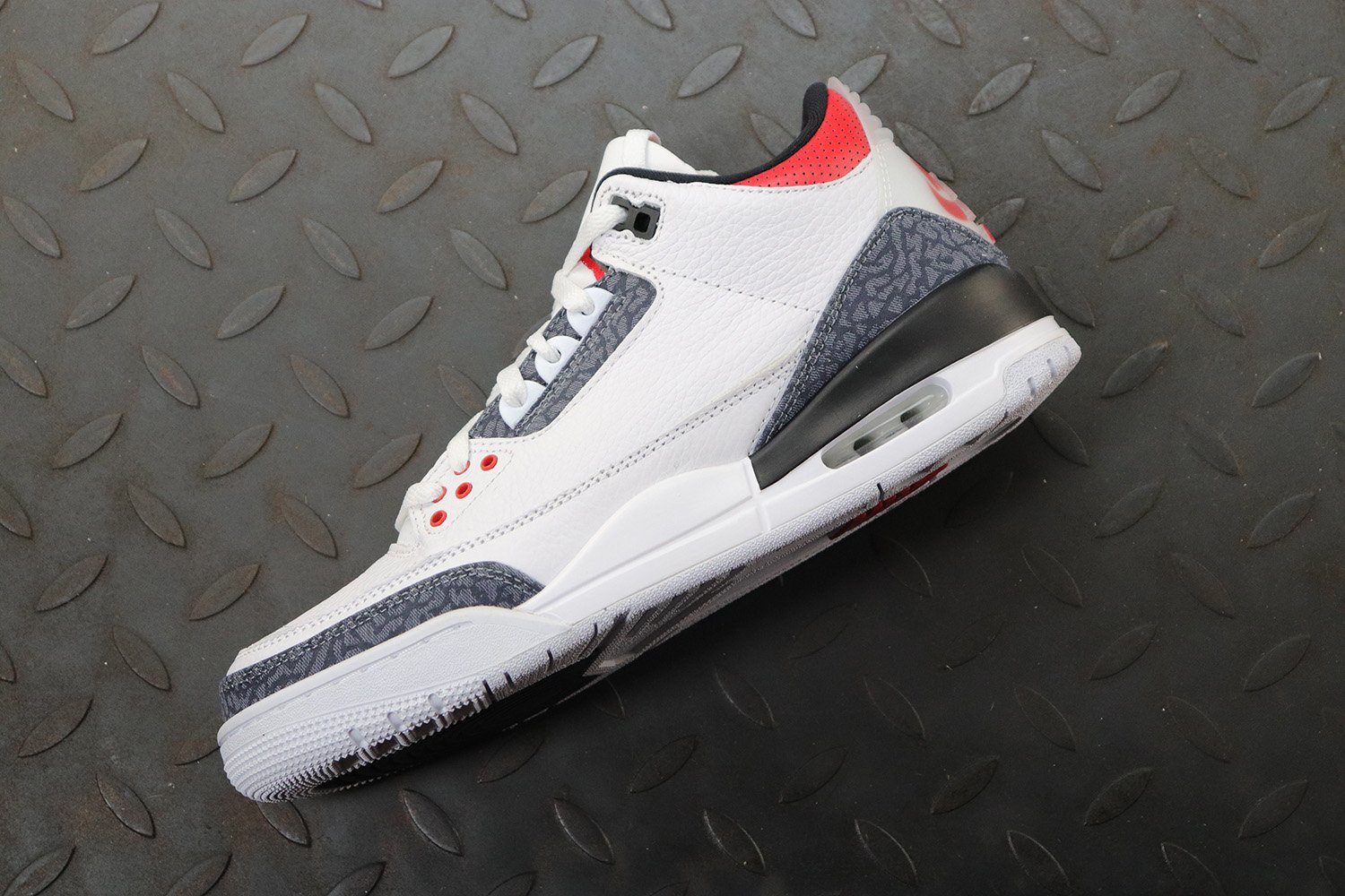 Jordan 3 Retro SE Fire Red Denim