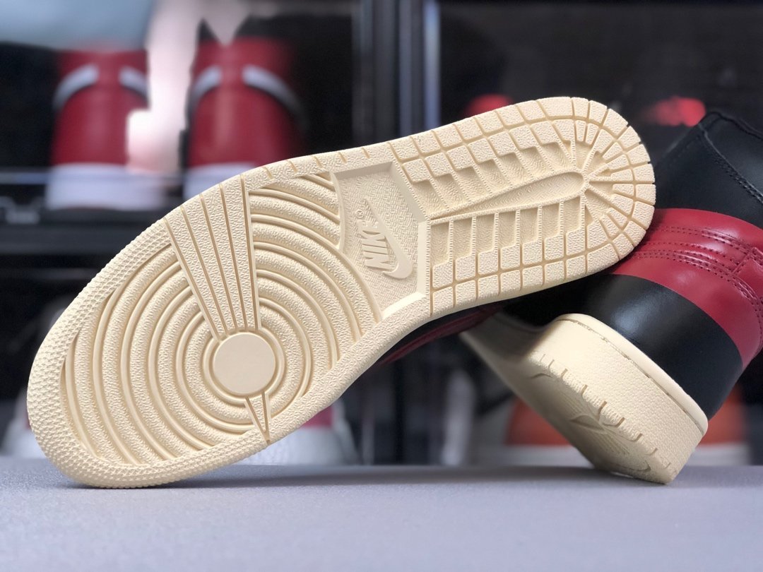 Jordan 1 Retro High OG Def 'Couture'