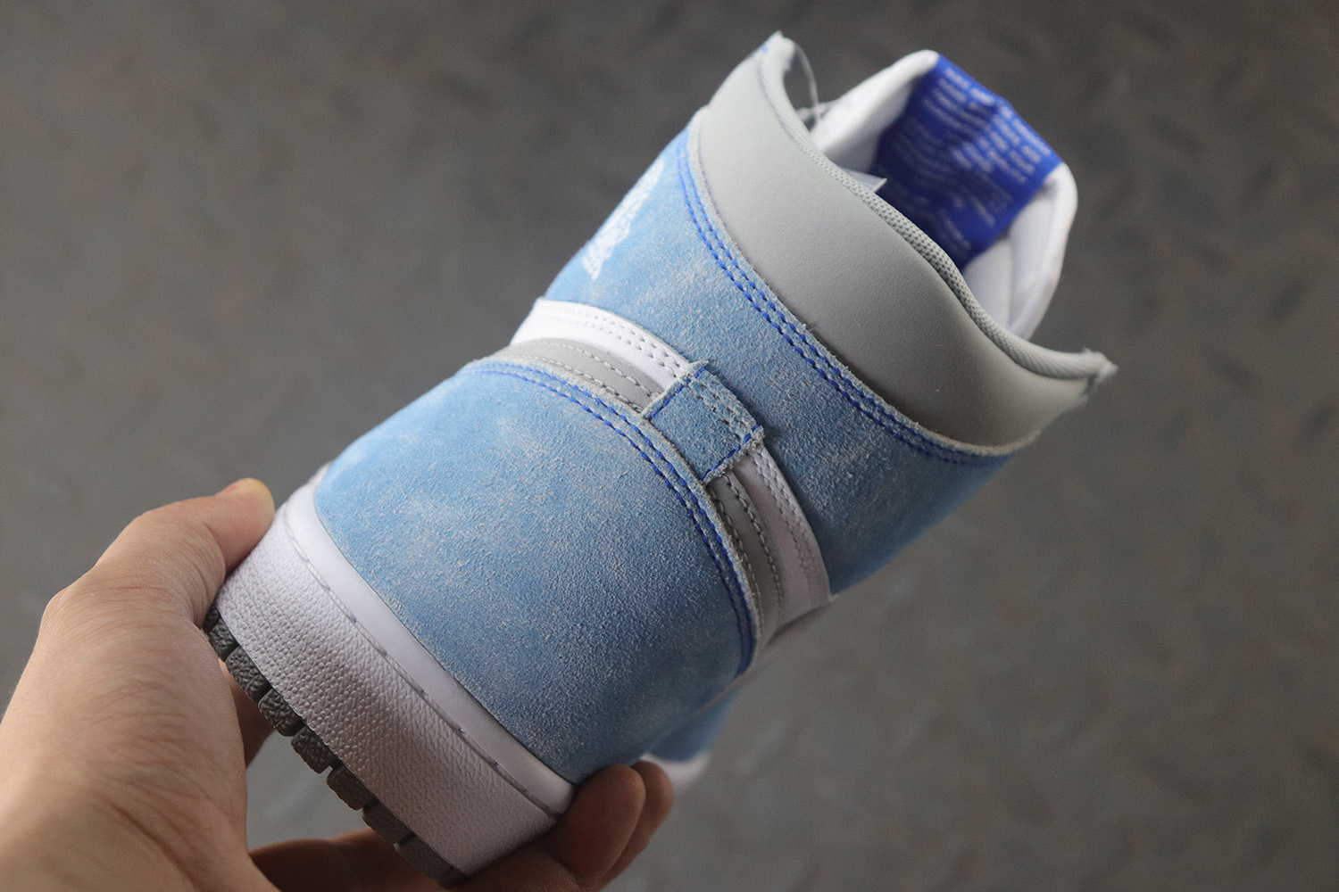 Jordan 1 Retro High OG Hyper Royal