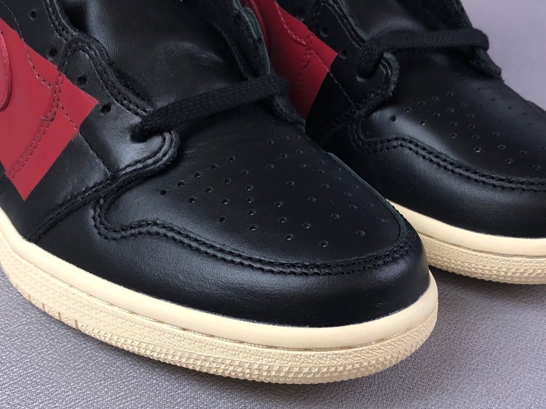 Jordan 1 Retro High OG Def 'Couture'