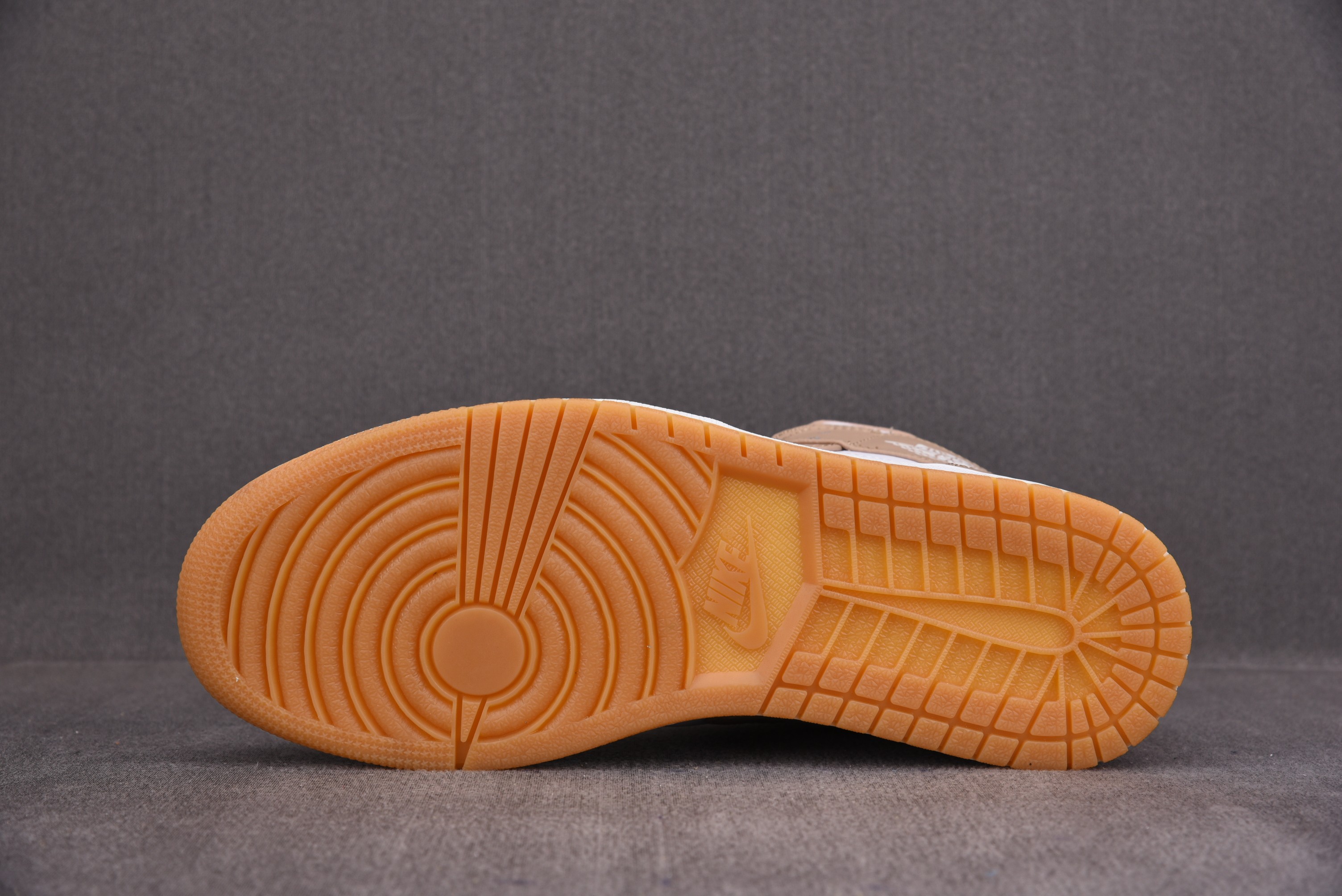 Jordan 1 Mid Tan Gum