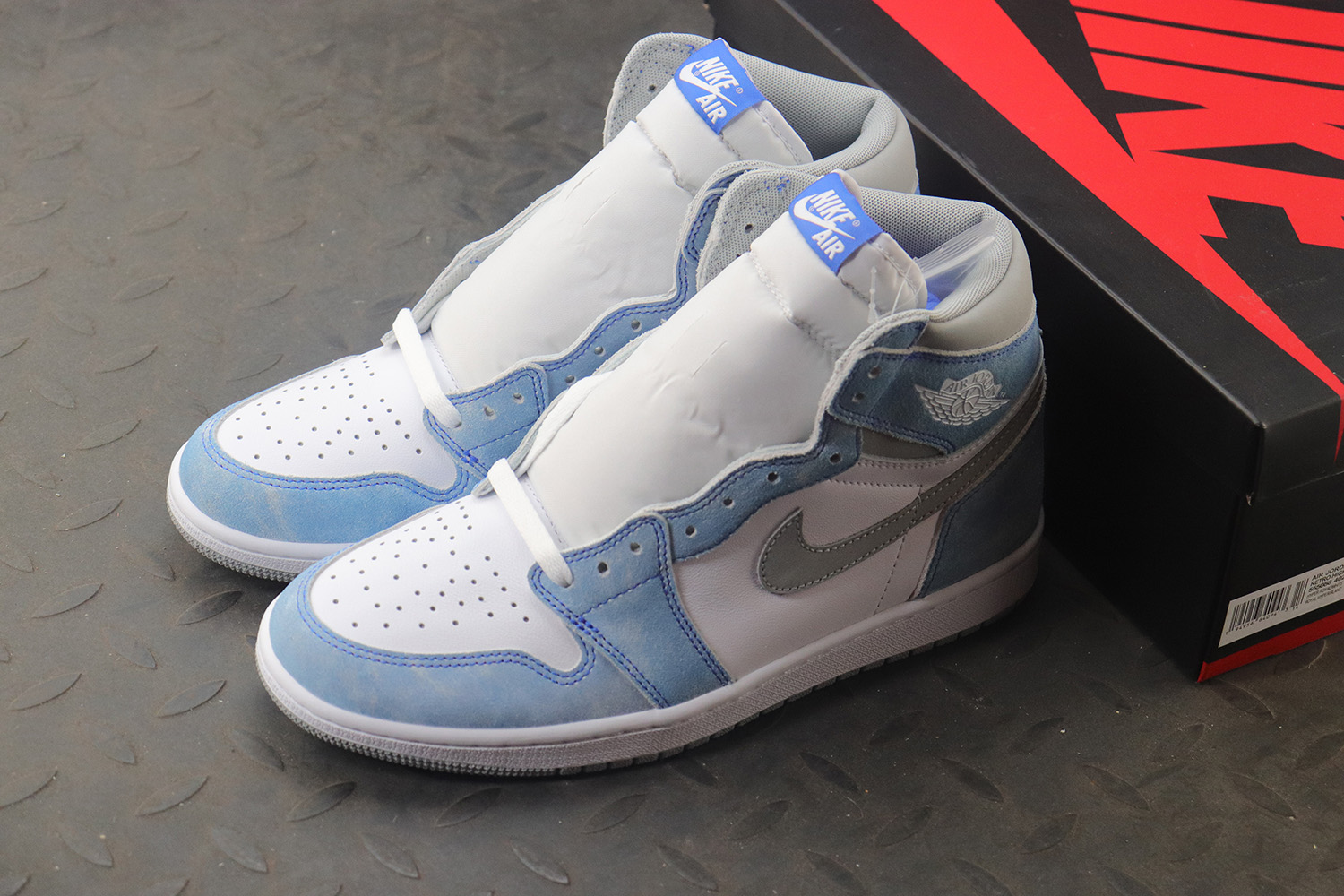 Jordan 1 Retro High OG Hyper Royal