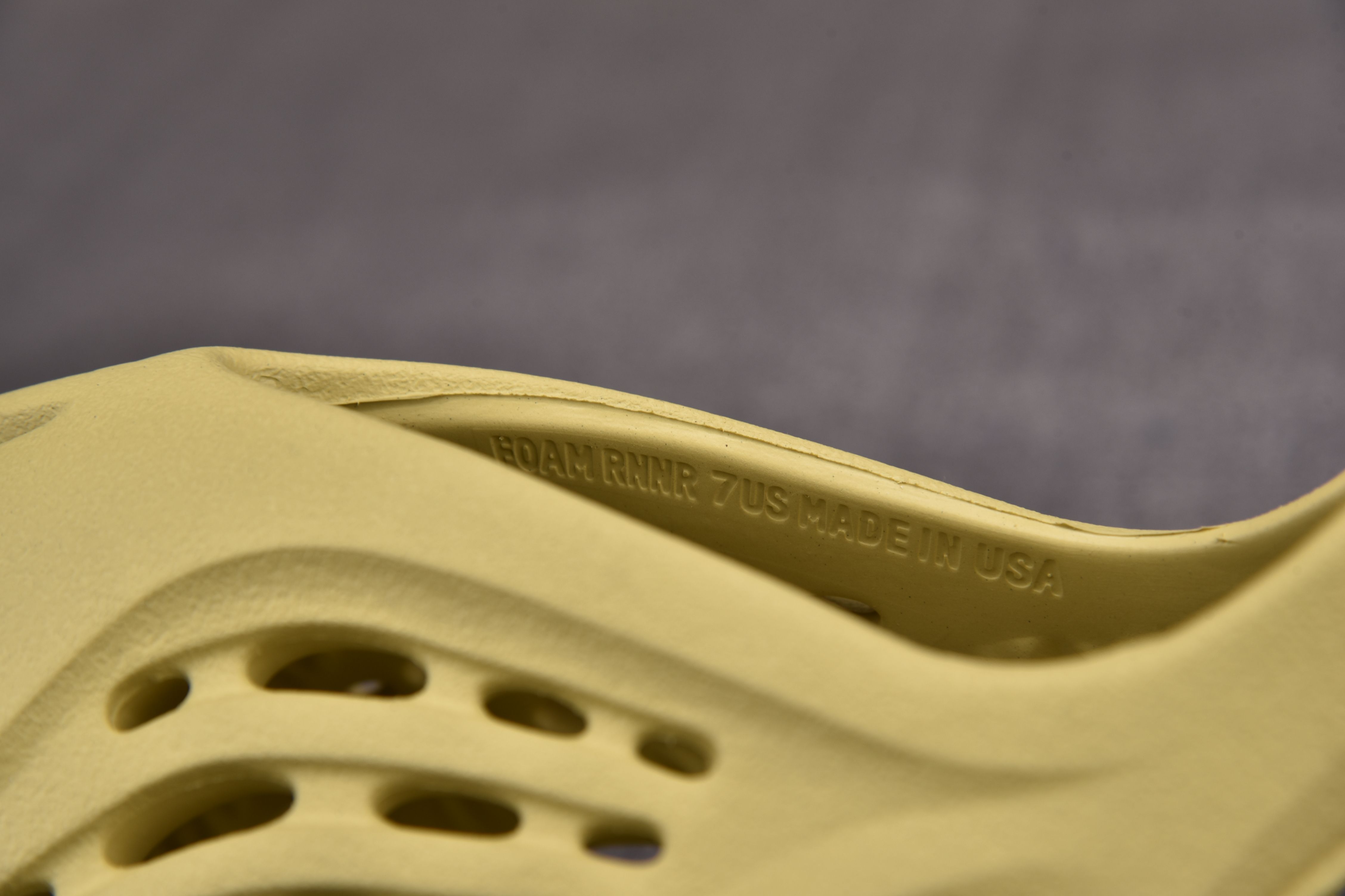 adidas Yeezy Foam RNNR Sulfur