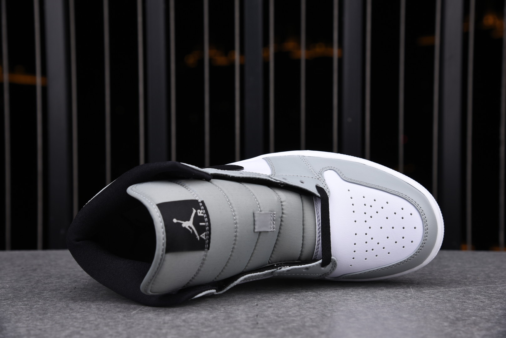 Jordan 1 Mid Light Smoke Grey