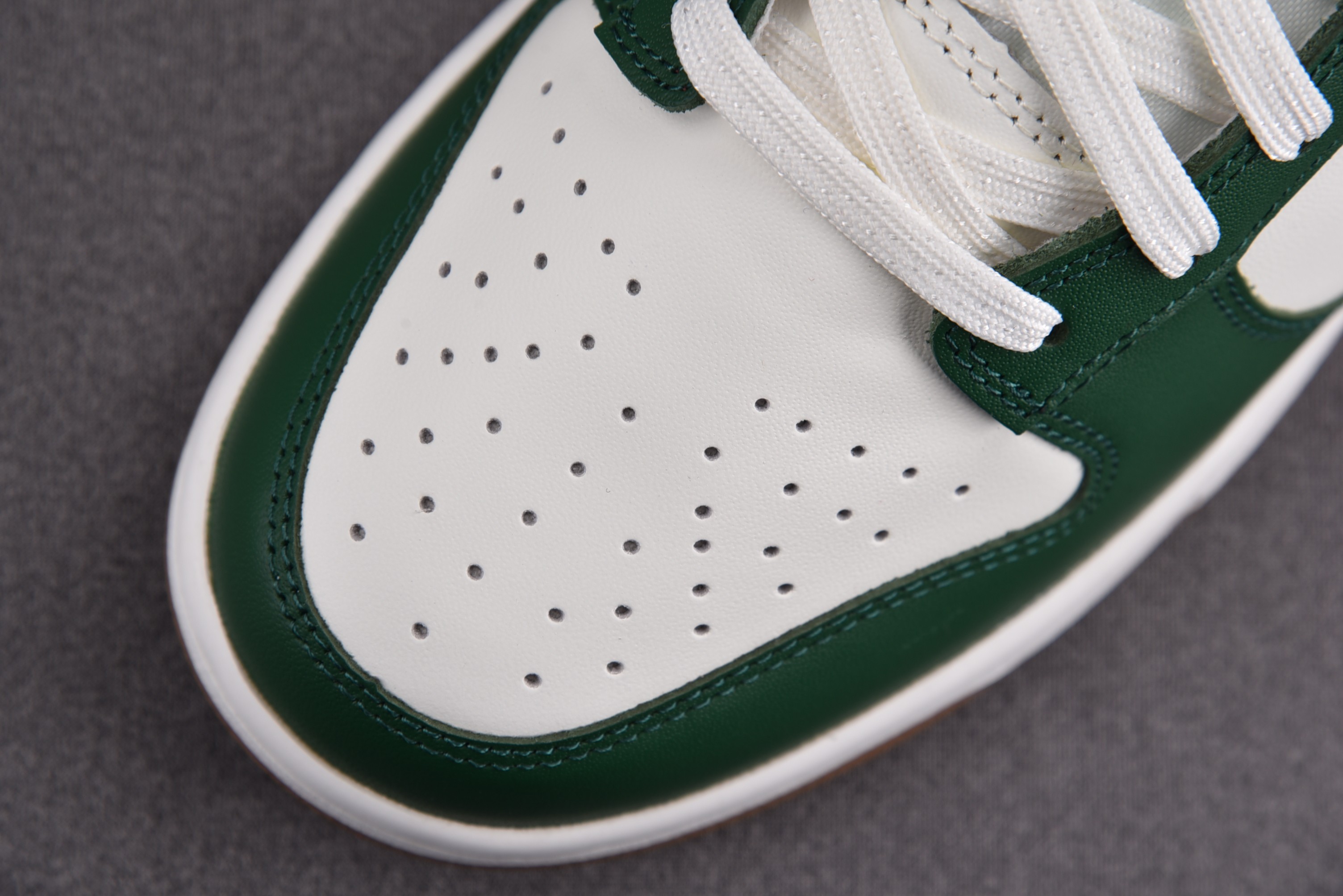 Nike Dunk Low Gorge Green Team Red