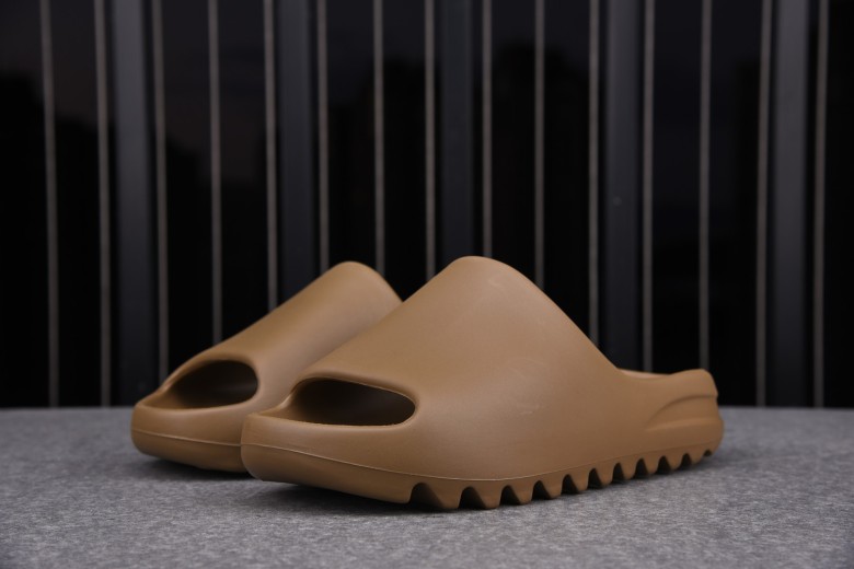 Yeezy Slide Core (One Size Smaller!!)