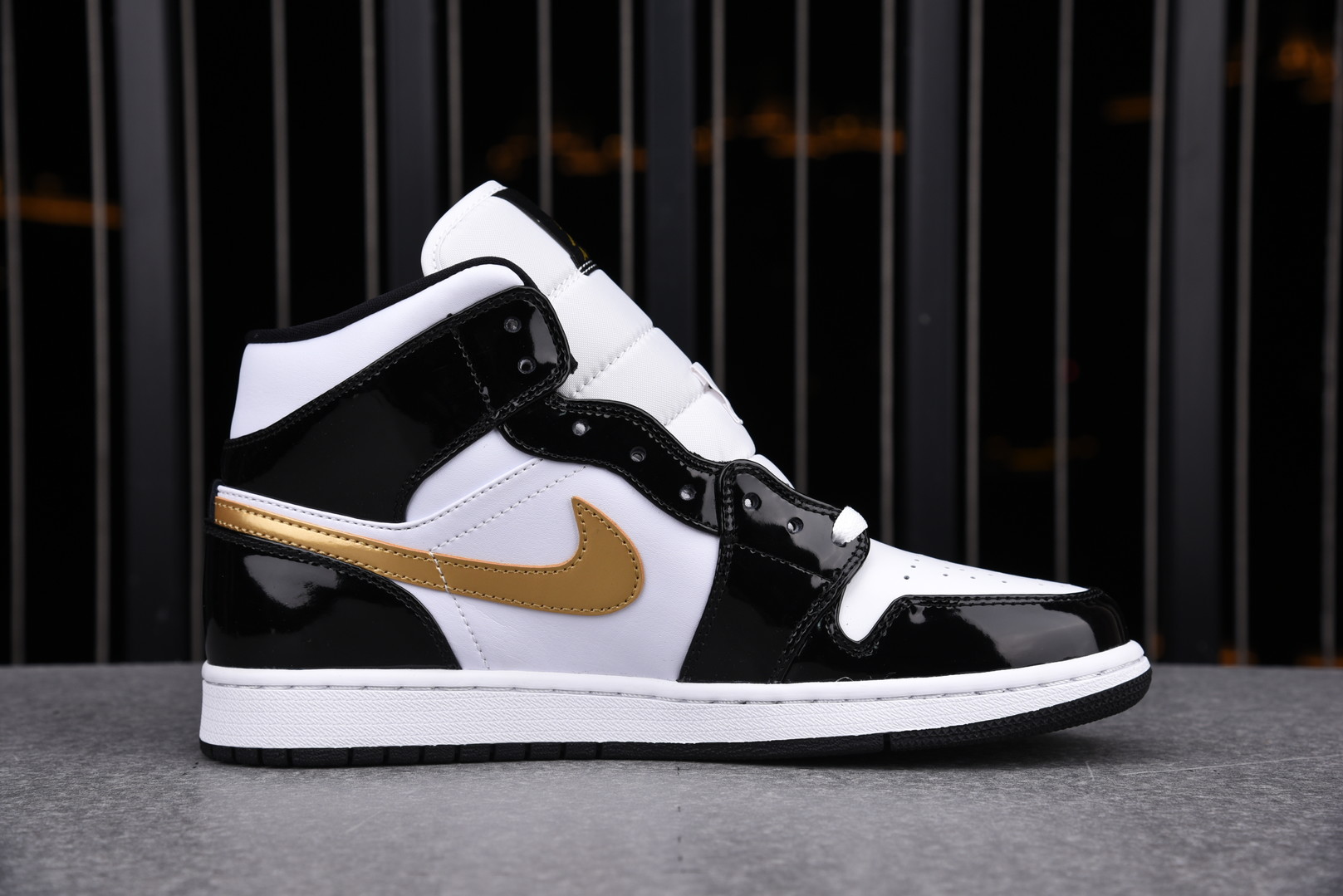 Jordan 1 Mid Patent Black White Gold