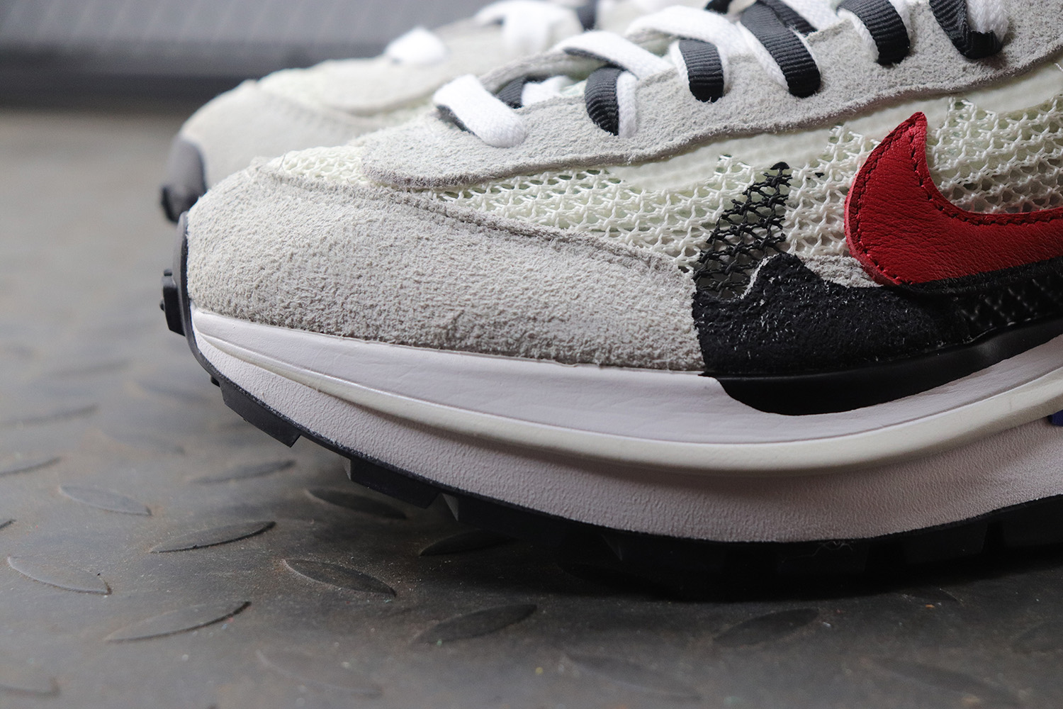 Nike VaporWaffle Sacai Sport Fuchsia