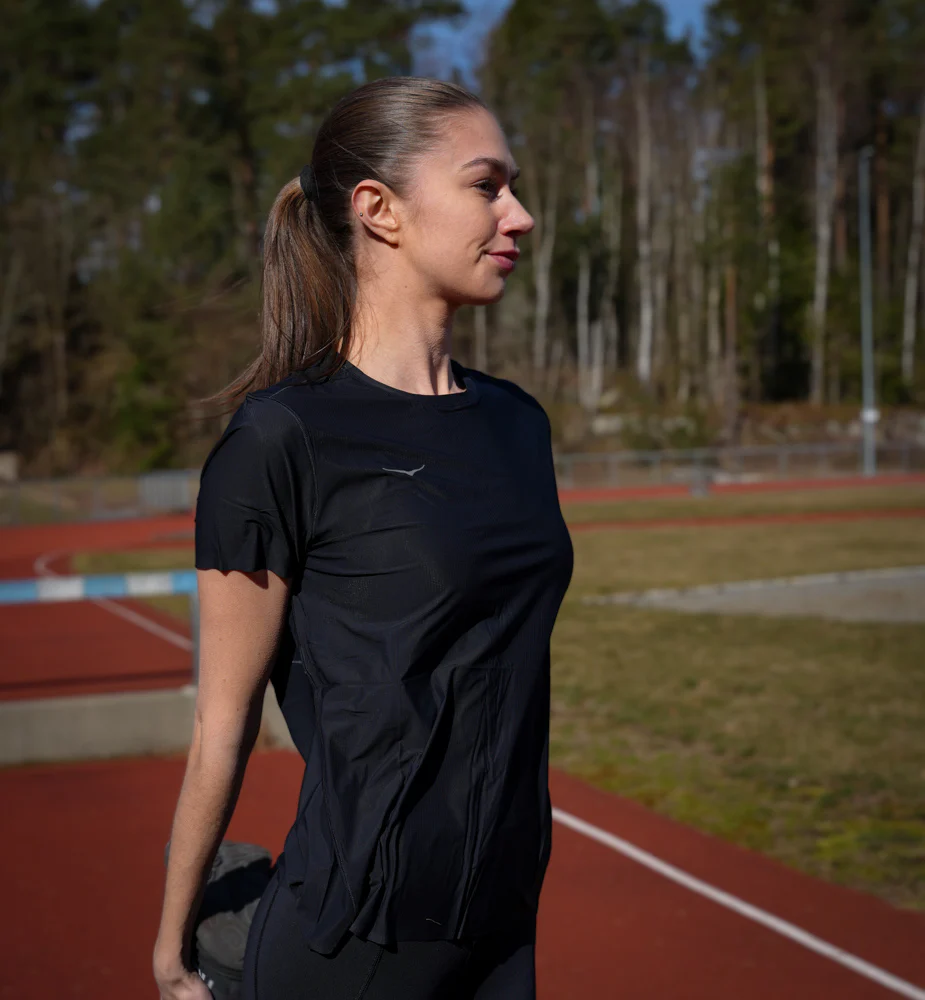 Hoka W AIROLITE RUN SHORT SLEEVE Black