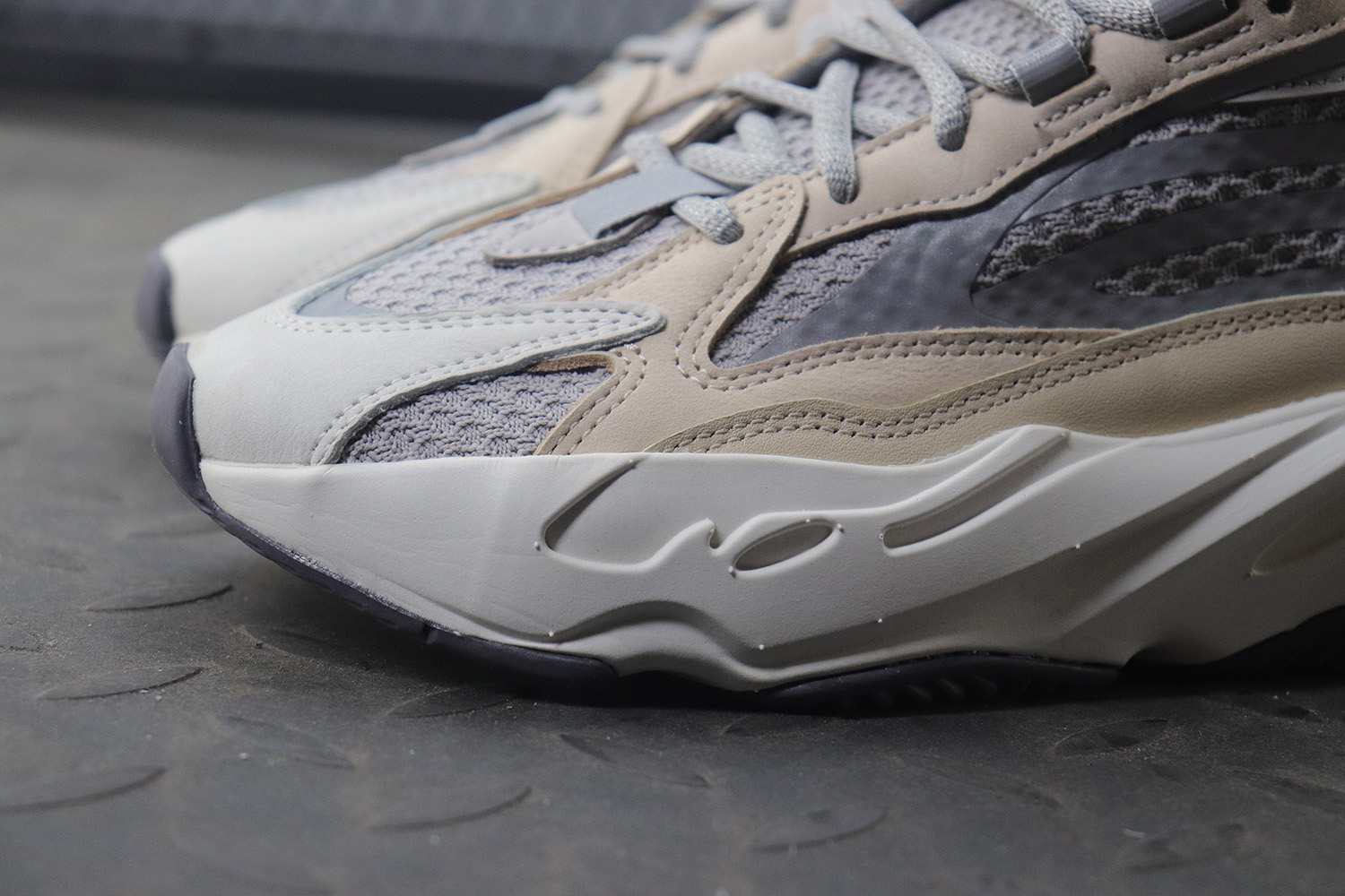 adidas Yeezy Boost 700 V2 Cream