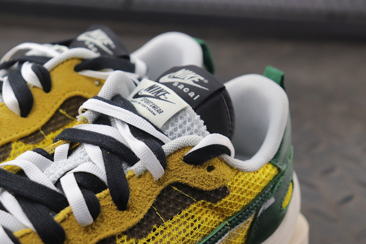 Nike Vaporwaffle sacai Tour Yellow Stadium Green