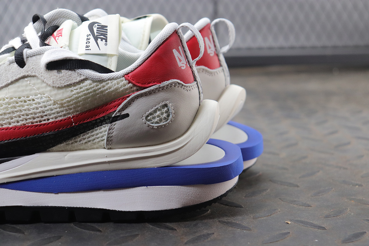 Nike VaporWaffle Sacai Sport Fuchsia