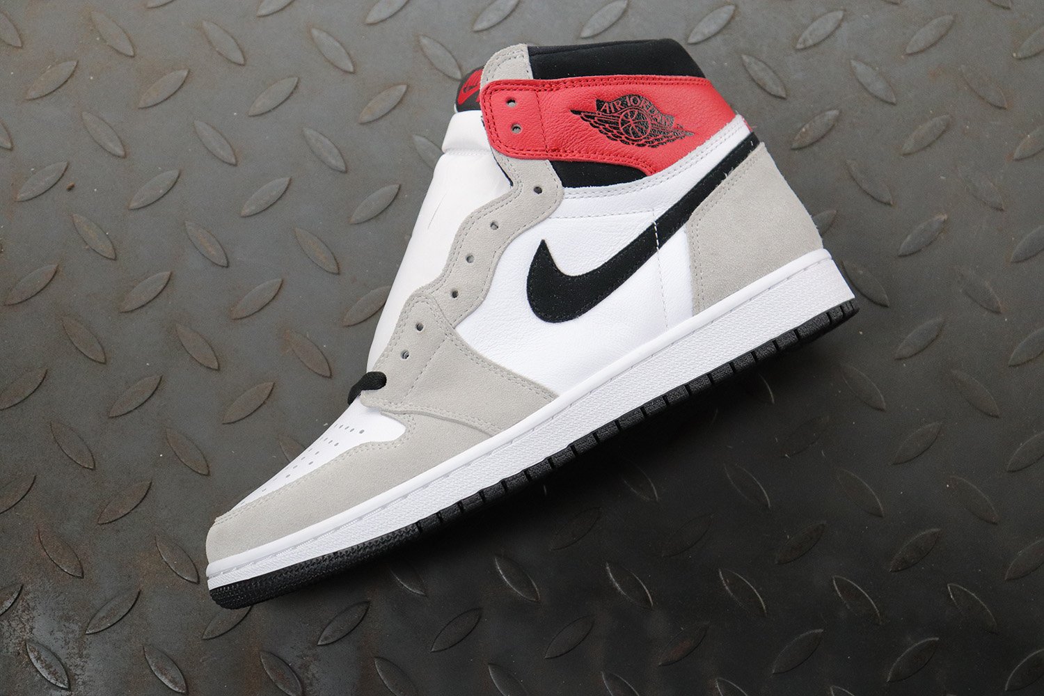 Jordan 1 Retro High Light Smoke Grey