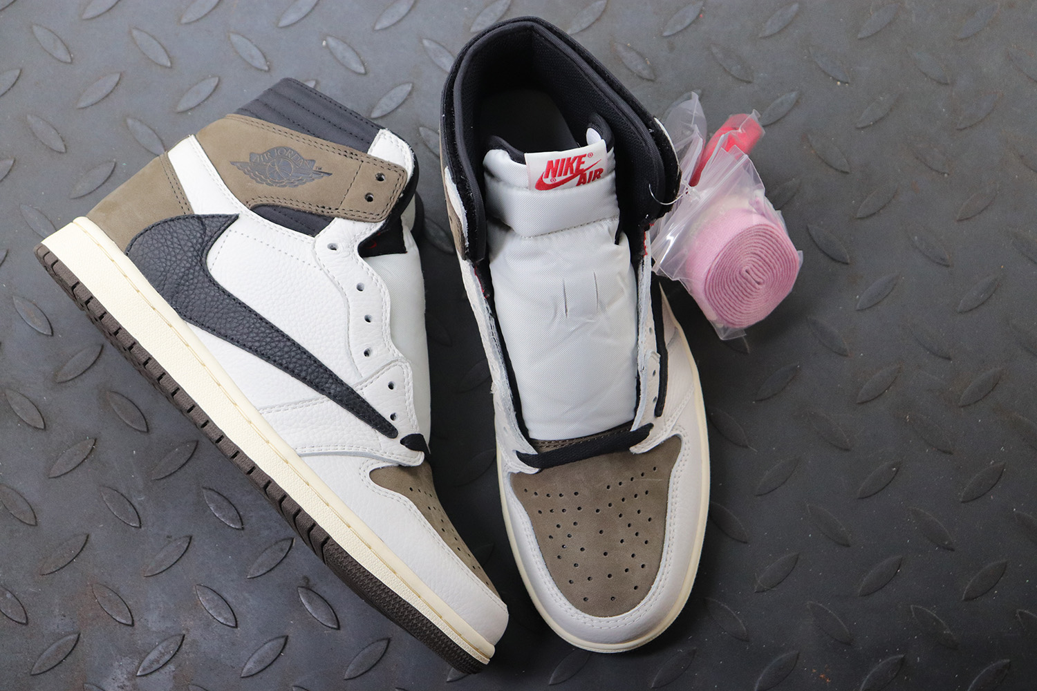 Air Jordan 1 Travis Scott’s Alternate