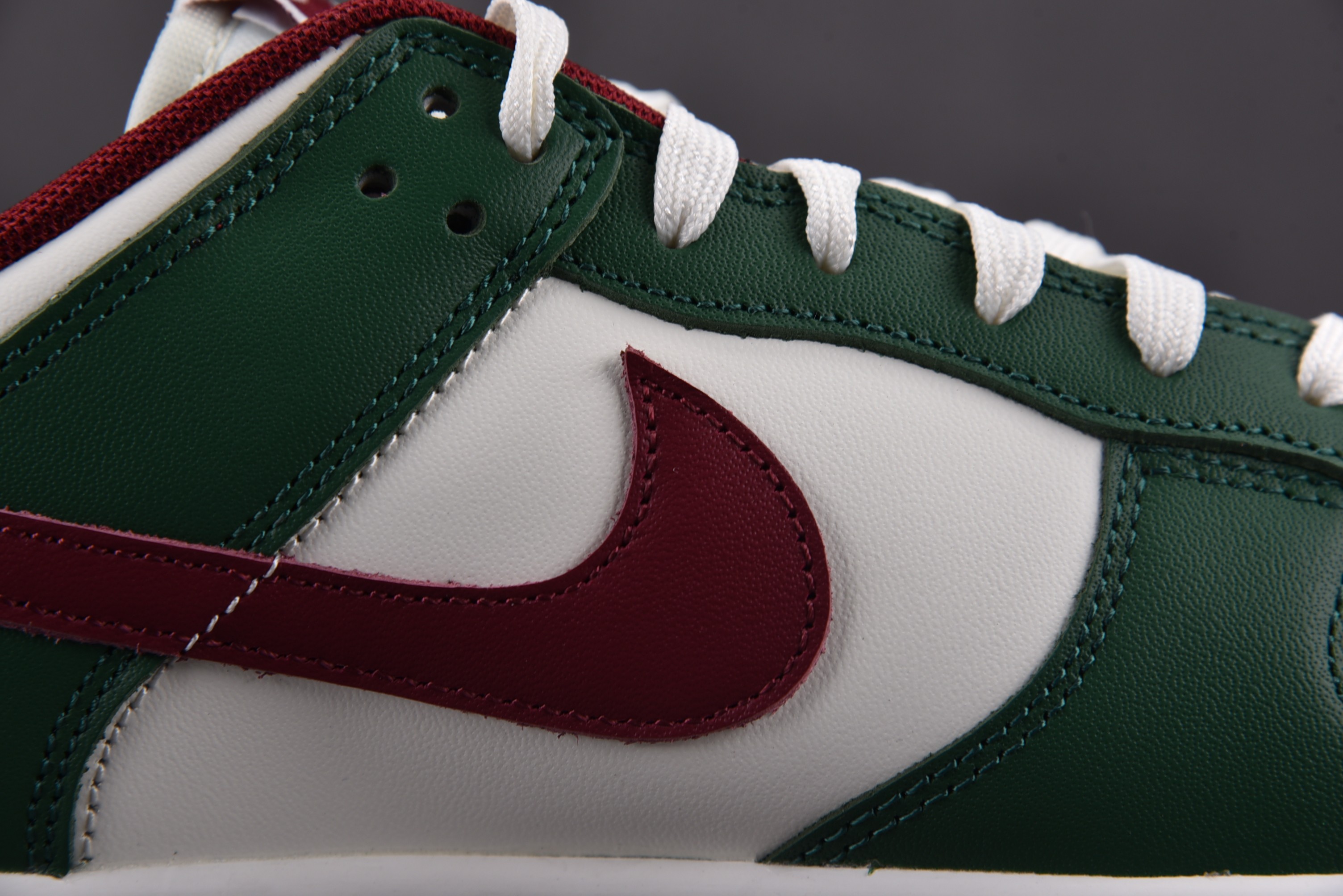 Nike Dunk Low Gorge Green Team Red