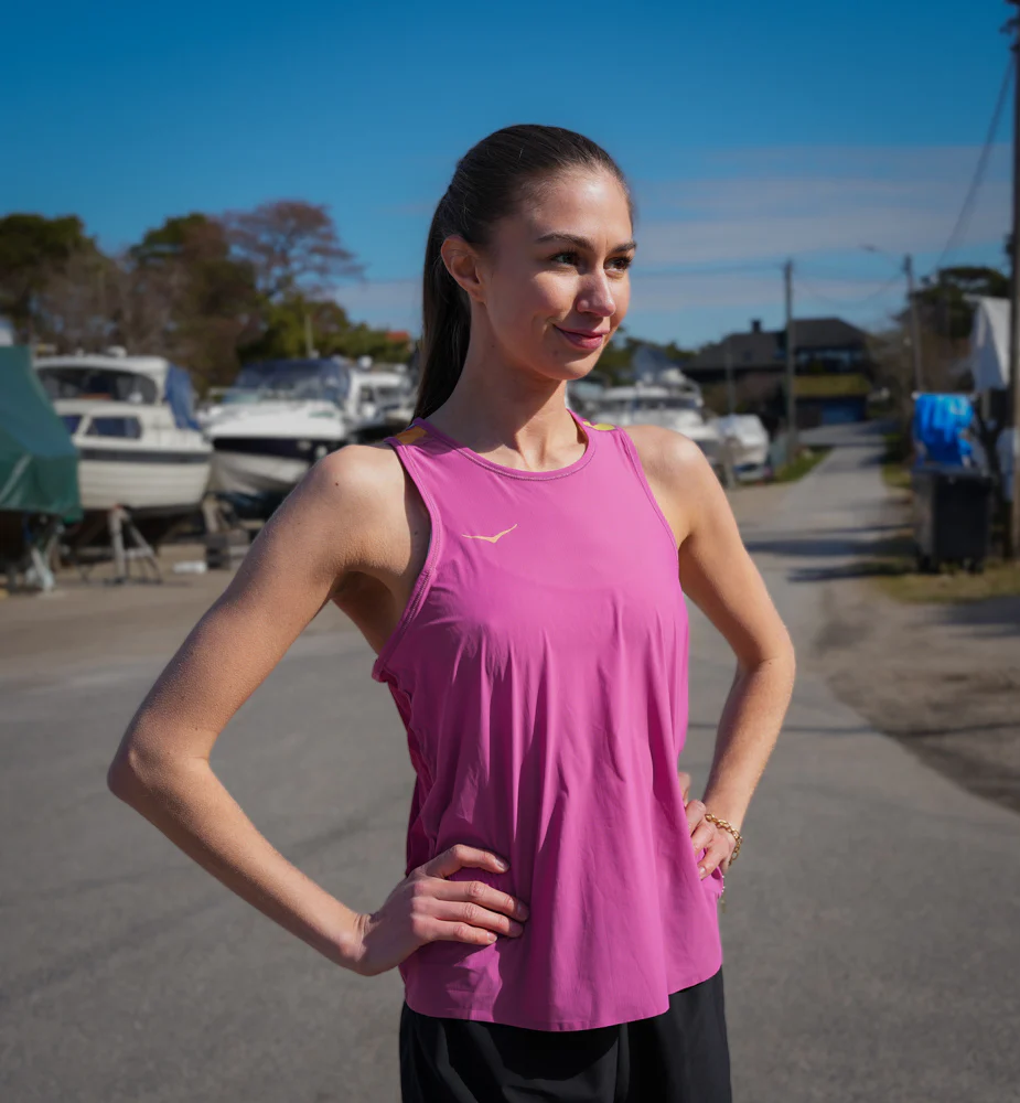 Hoka W AIROLITE RUN TANK Beet Root