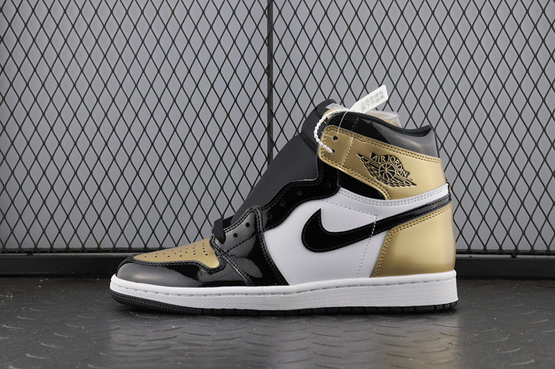 Air Jordan 1 Retro High gold toe