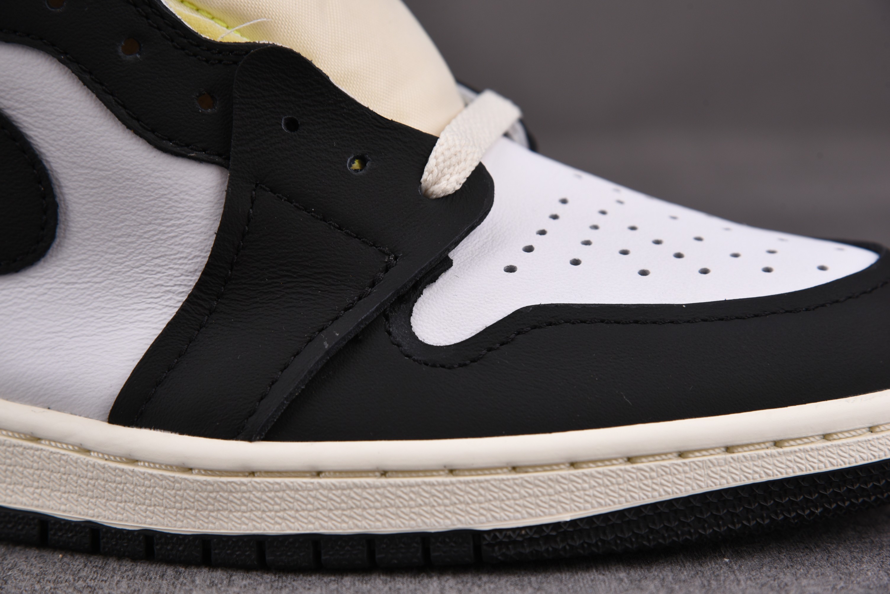 Jordan 1 Retro High White Black Volt University Gold