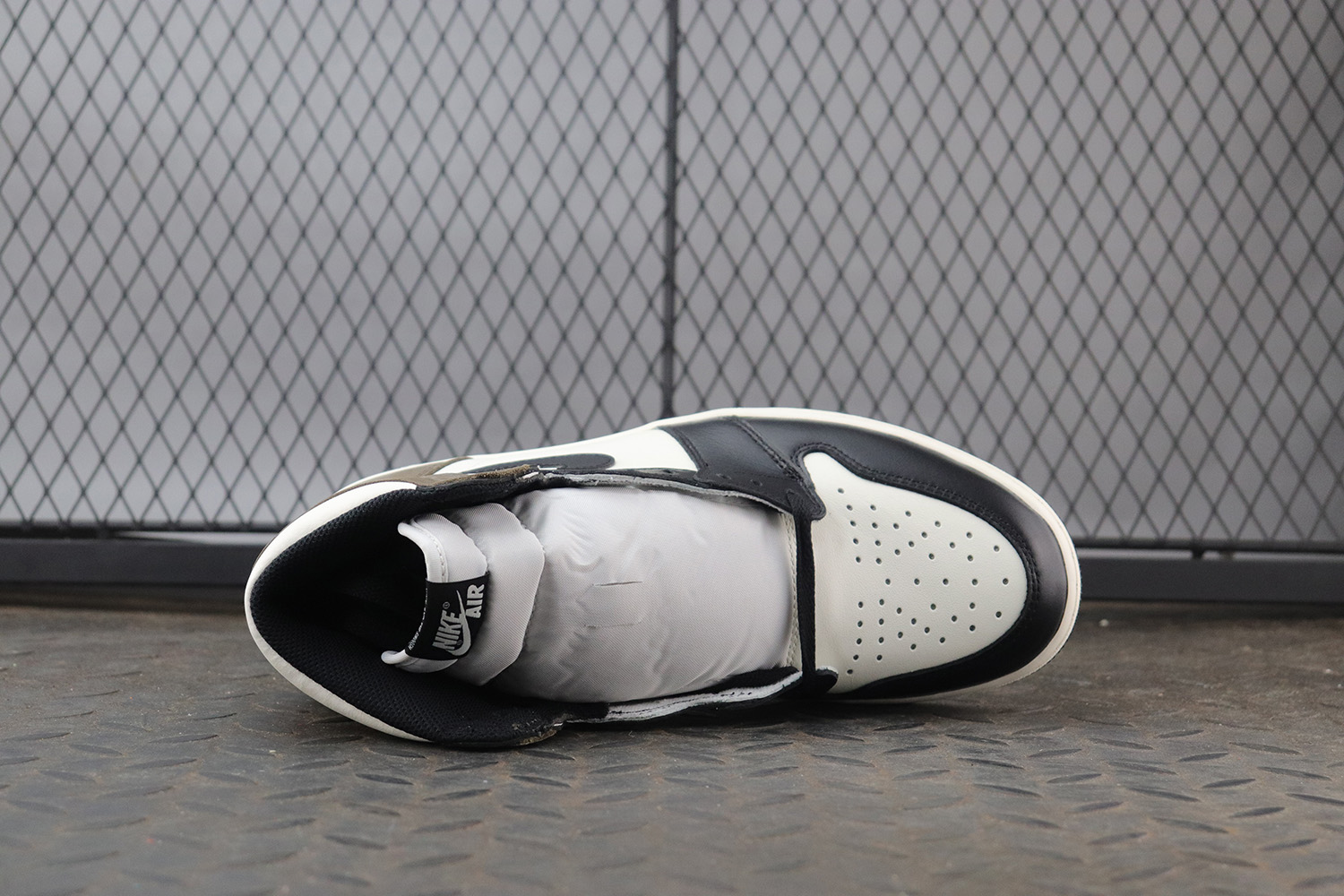 Jordan 1 Retro High Dark Mocha