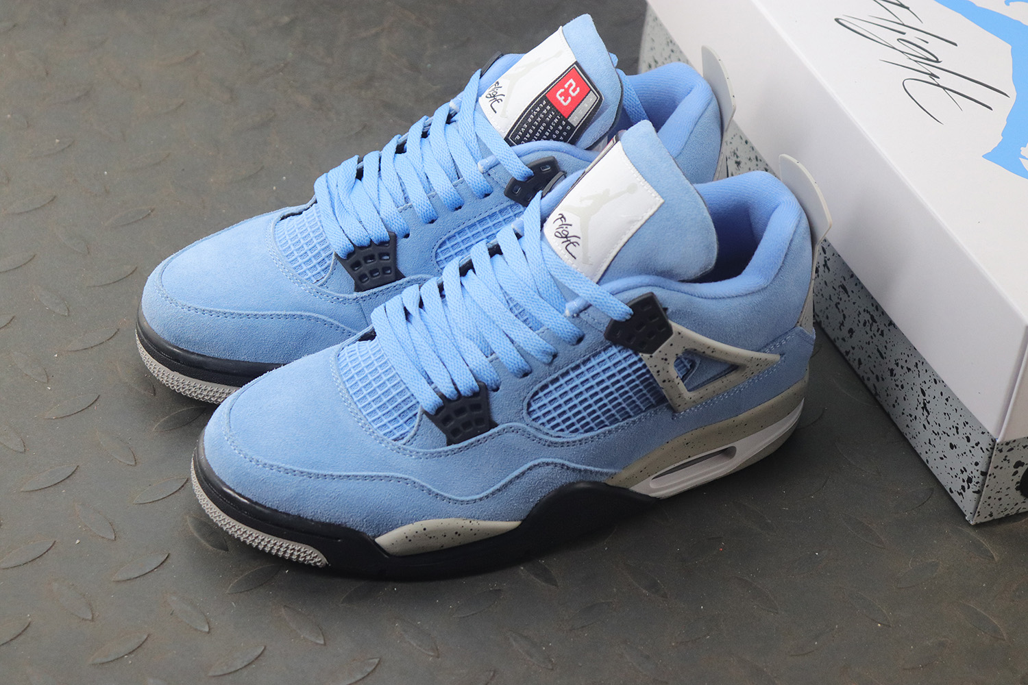 Air Jordan 4 University Blue