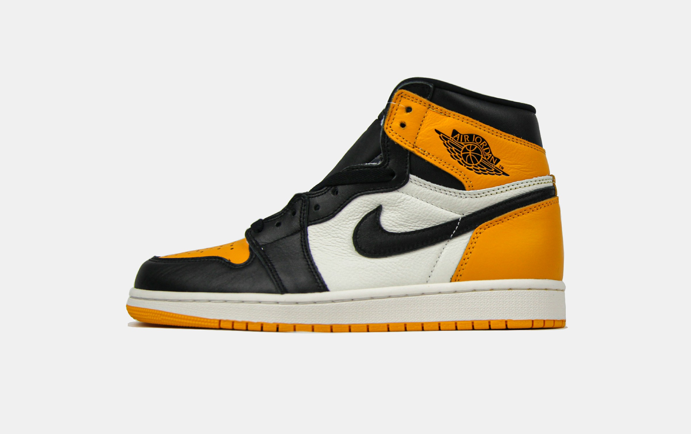 Air Jordan 1 Retro High OG Yellow Toe