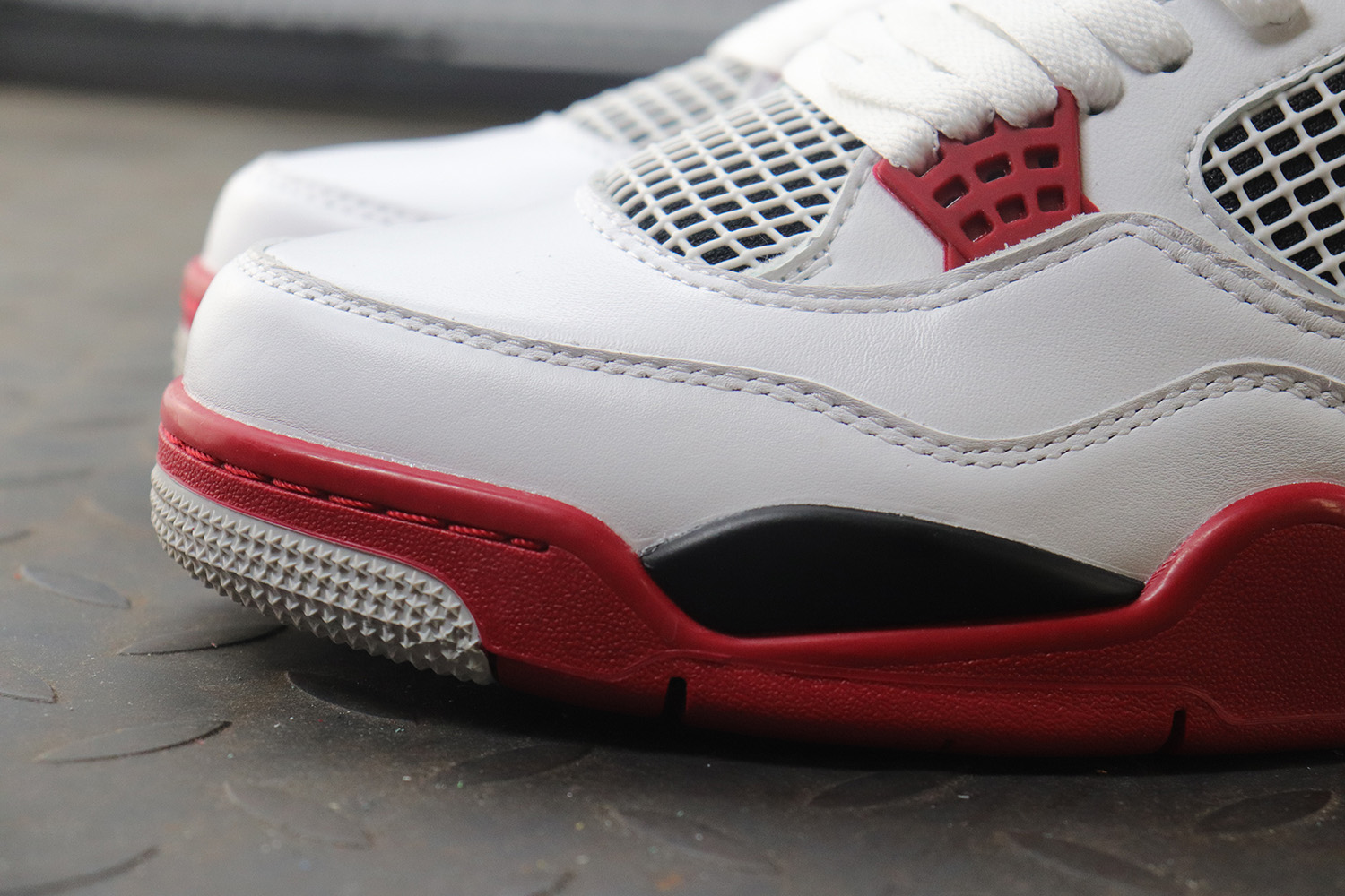Jordan 4 Retro Fire Red (2020)