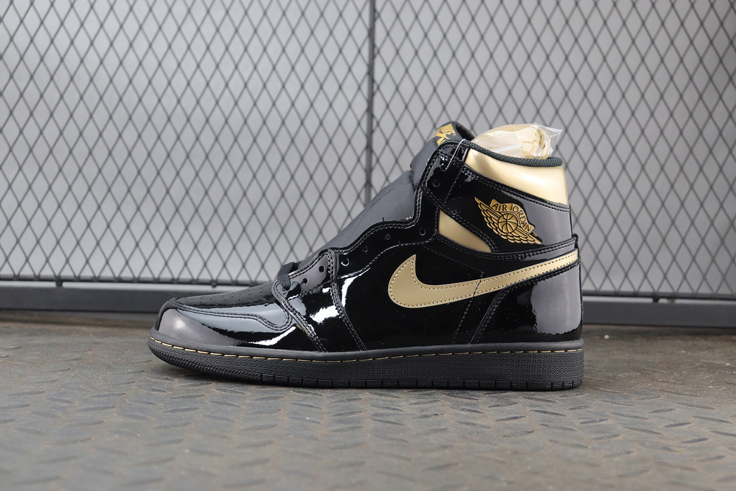 Jordan 1 Retro High Black Metallic Gold (2020)