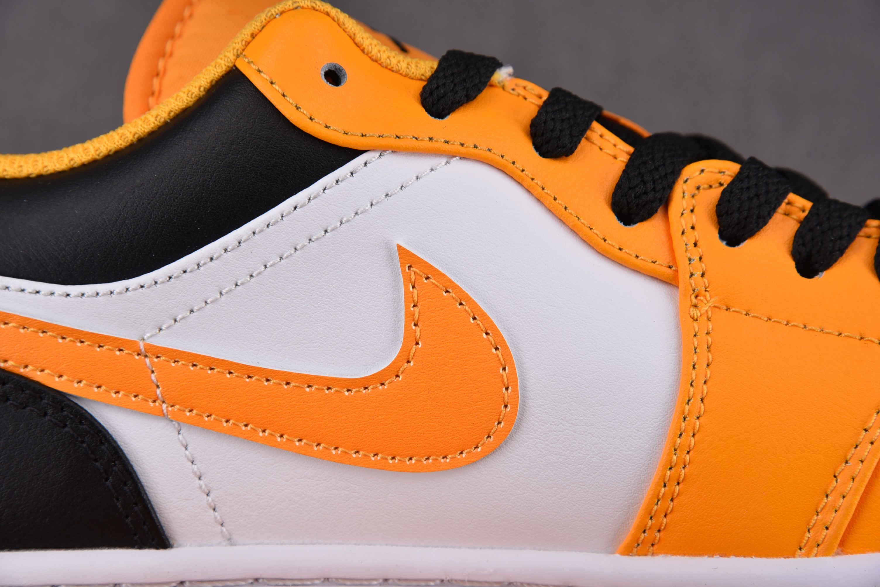 Jordan 1 Low Taxi