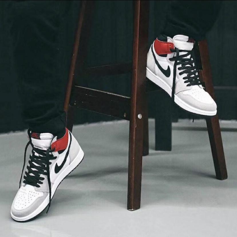 Jordan 1 Retro High Light Smoke Grey