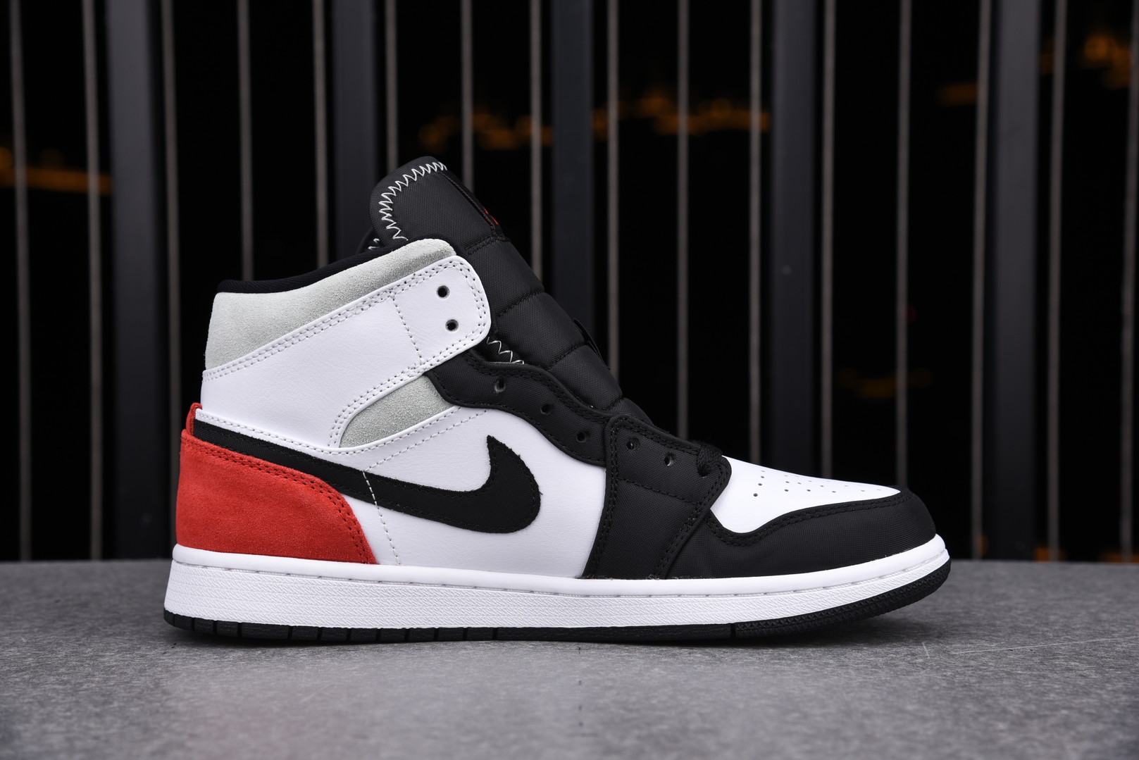 Jordan 1 Mid SE Union Black Toe
