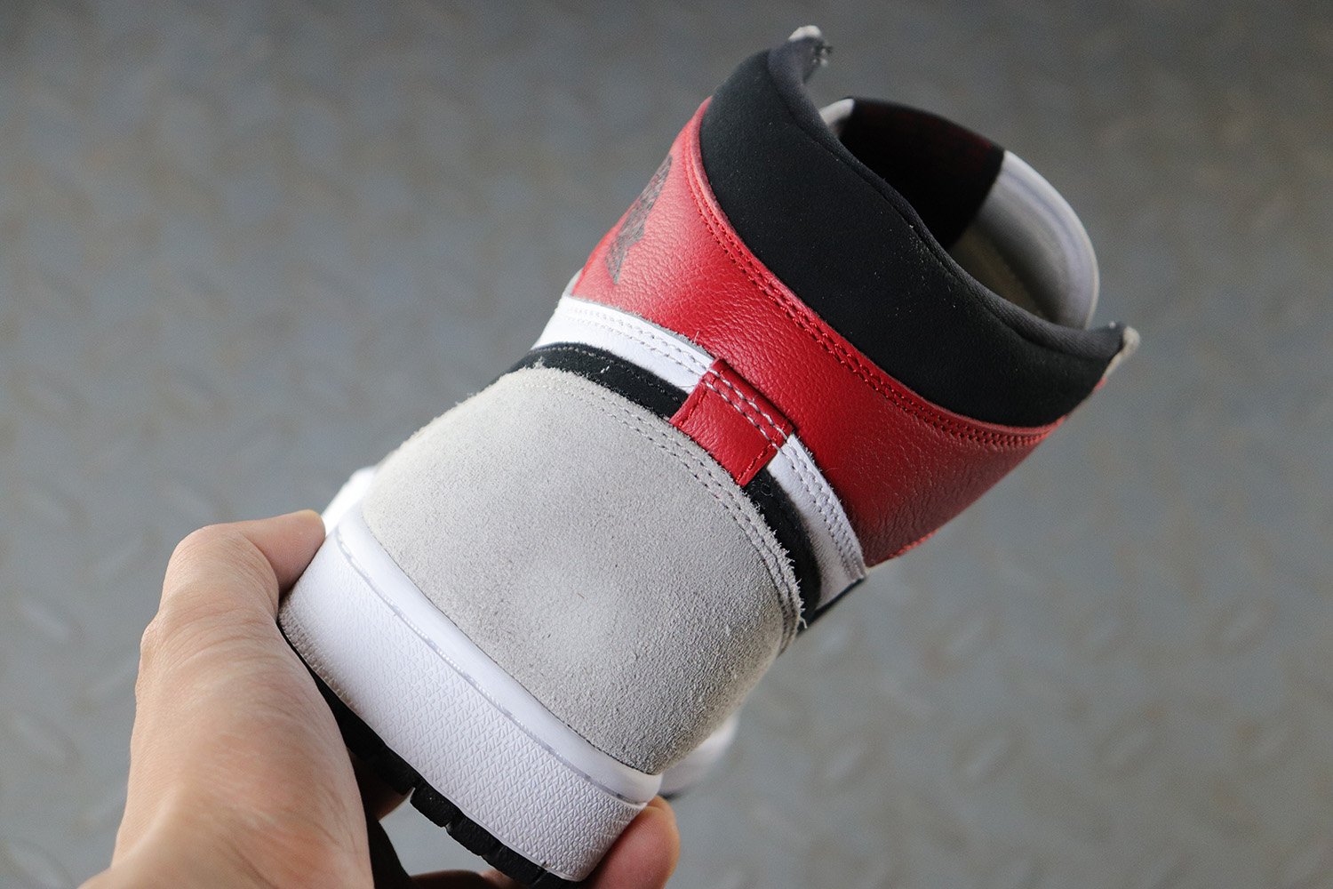 Jordan 1 Retro High Light Smoke Grey