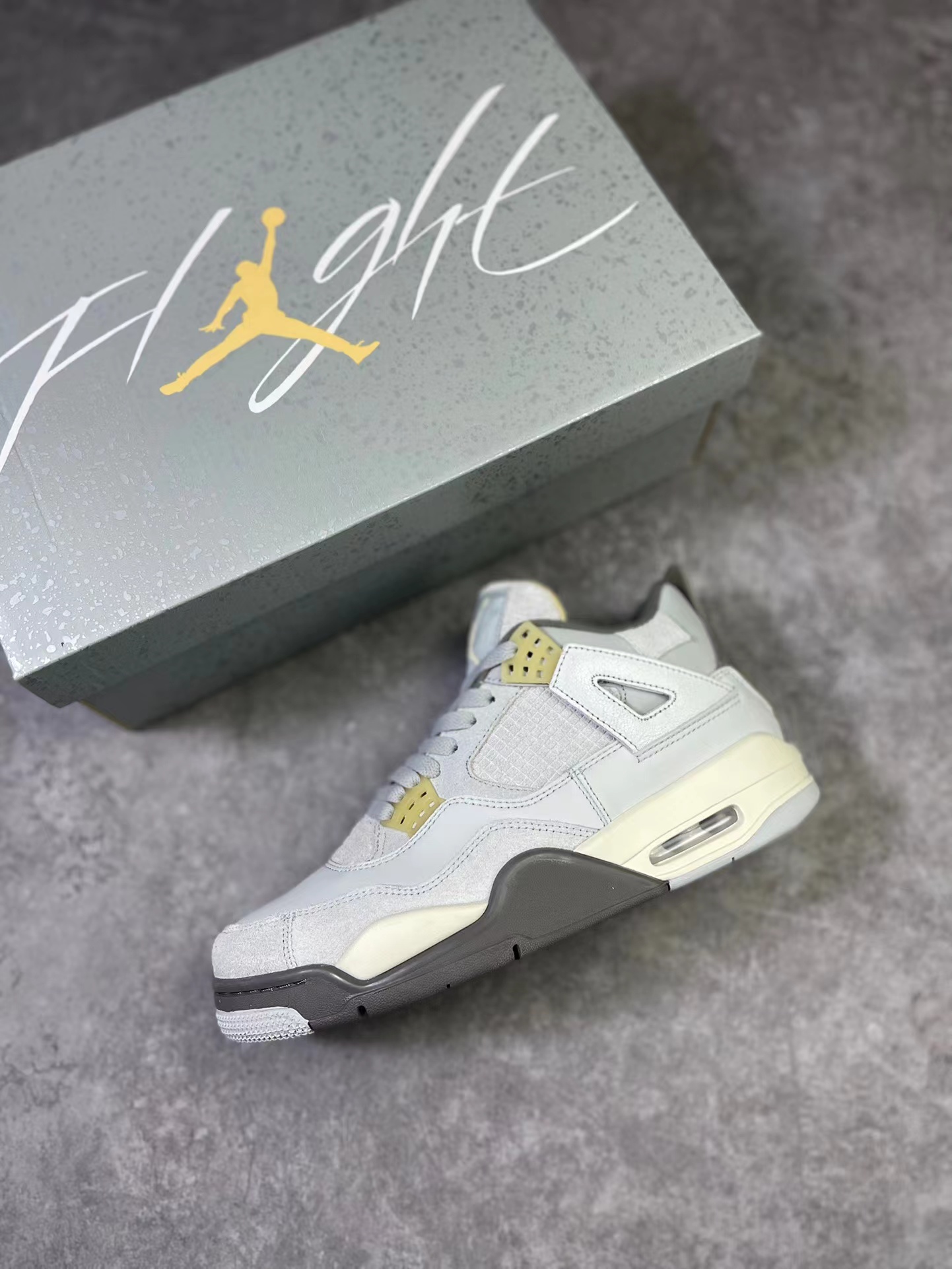 Jordan 4 Retro SE Craft Photon Dust