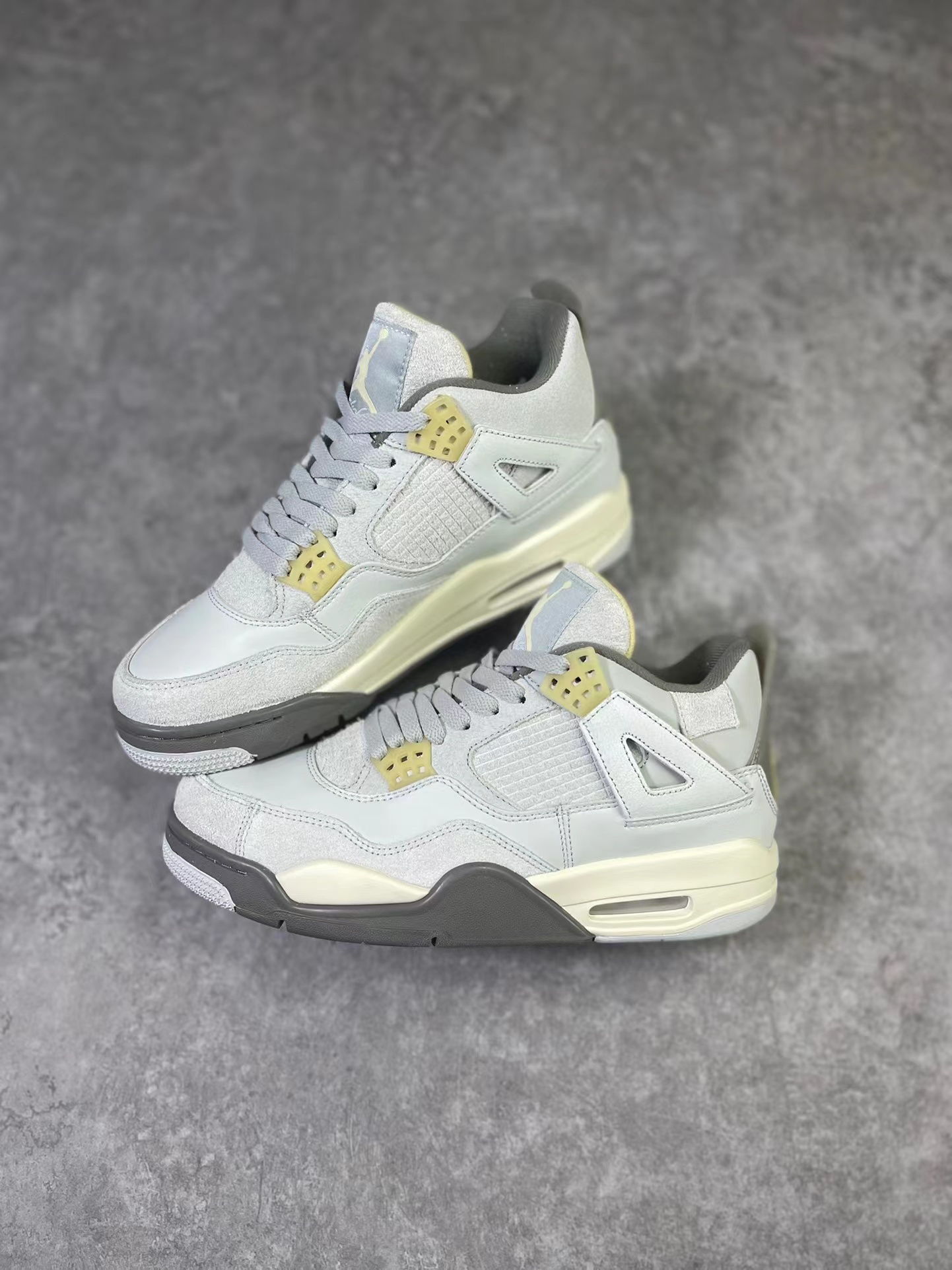 Jordan 4 Retro SE Craft Photon Dust