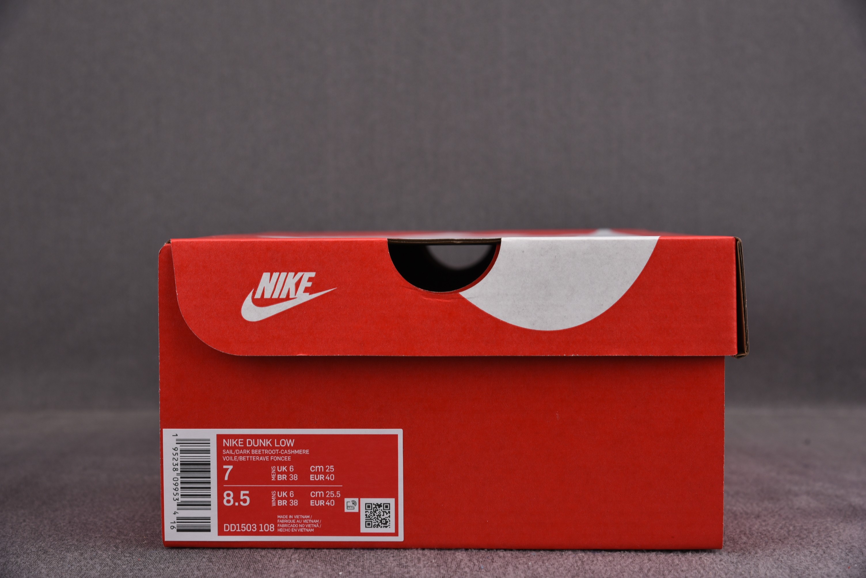 Nike Dunk Low Bordeaux (Women Size!!)