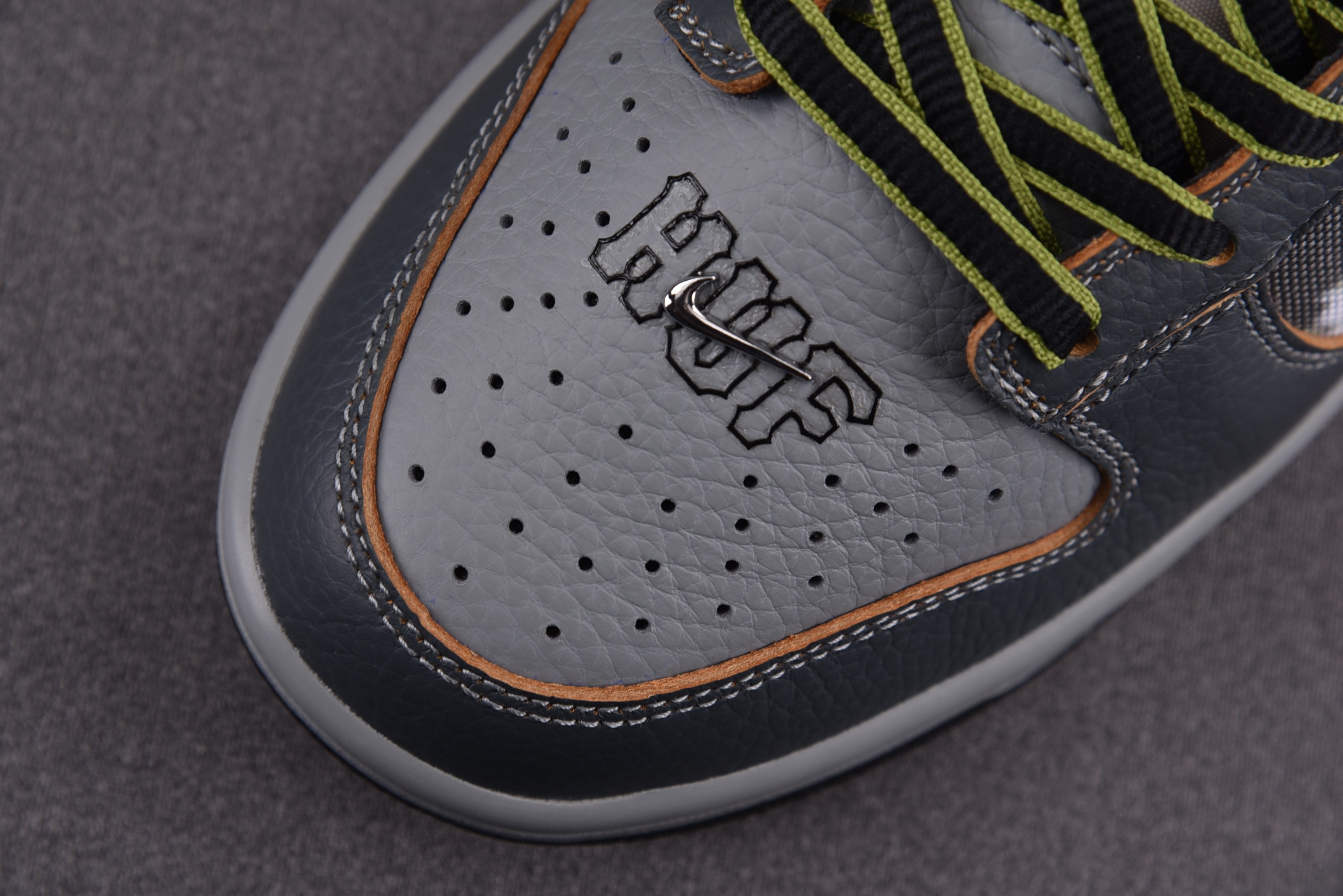 Nike SB Dunk Low Friends and Family