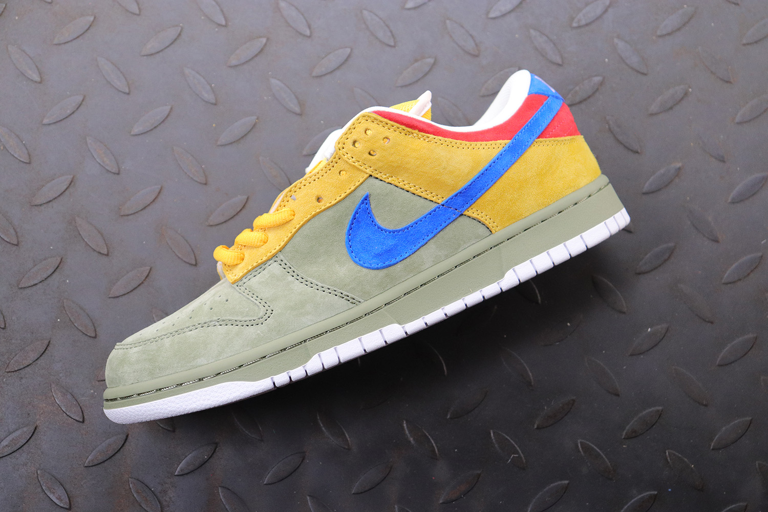 Nike SB Dunk Low Puff N Stuff