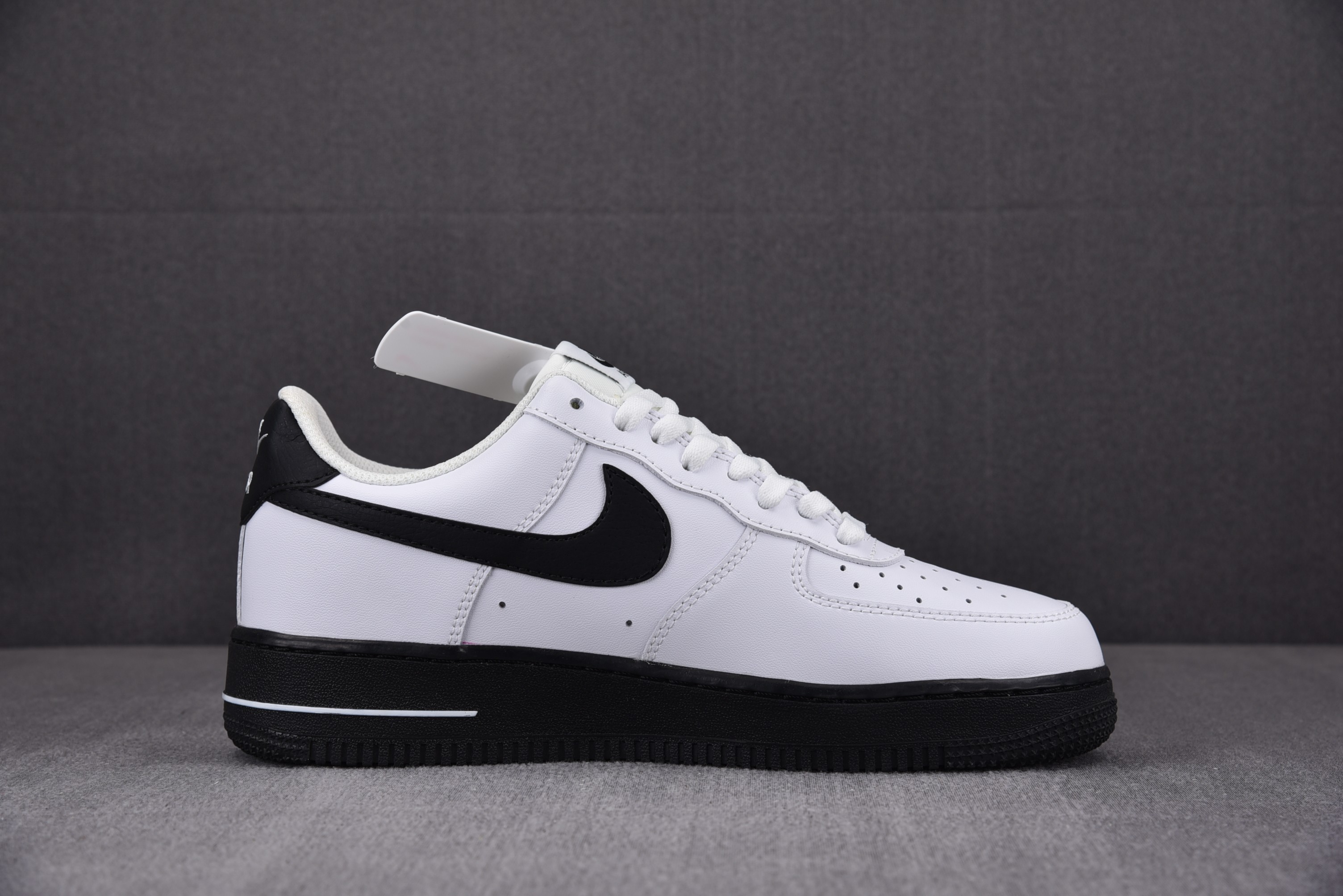 Nike Air Force 1 Low White Black Midsole