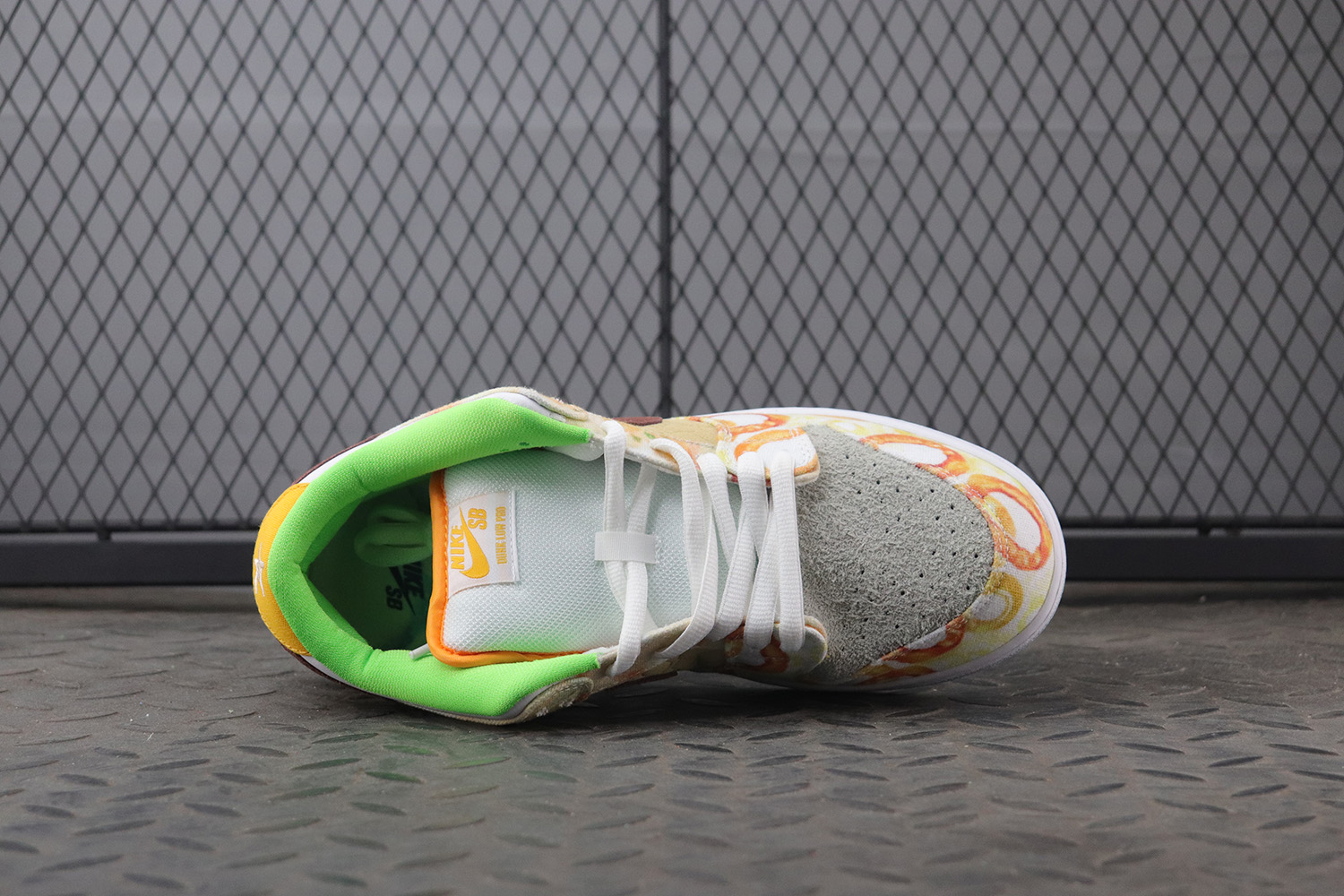 Nike SB Dunk Low Street Hawker