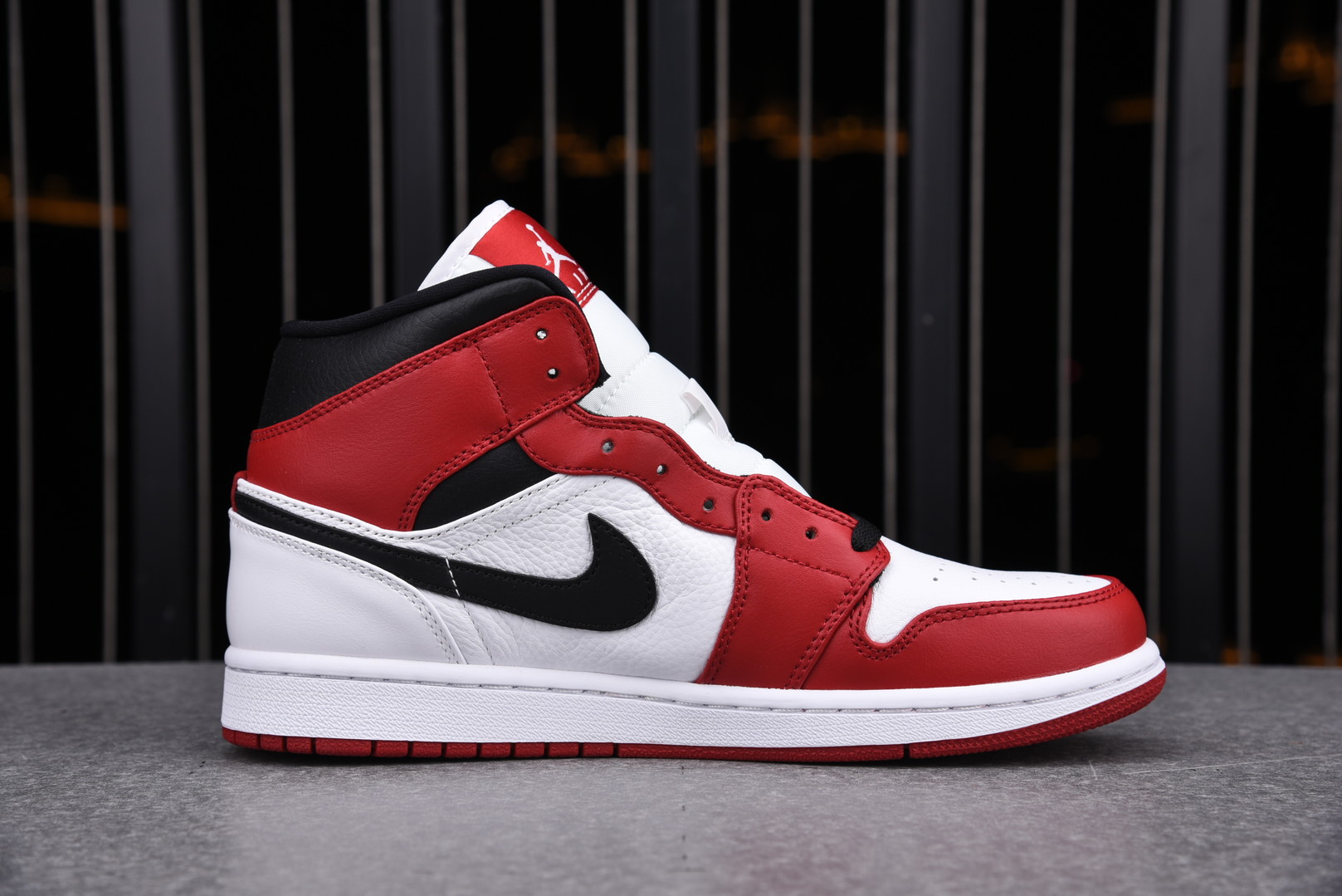 Jordan 1 Mid Chicago (2020)