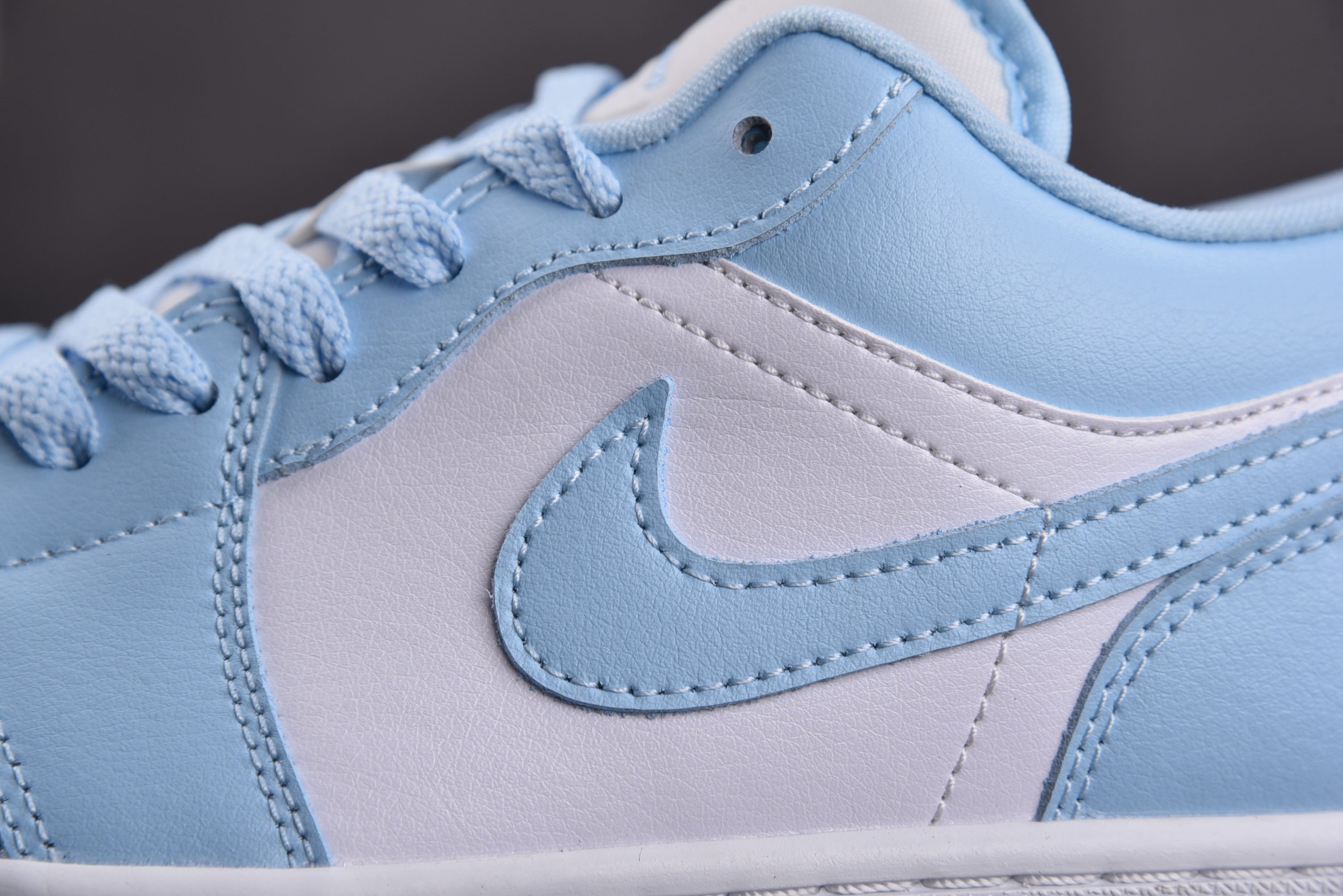 Jordan 1 Low Aluminum (Women Size!!)