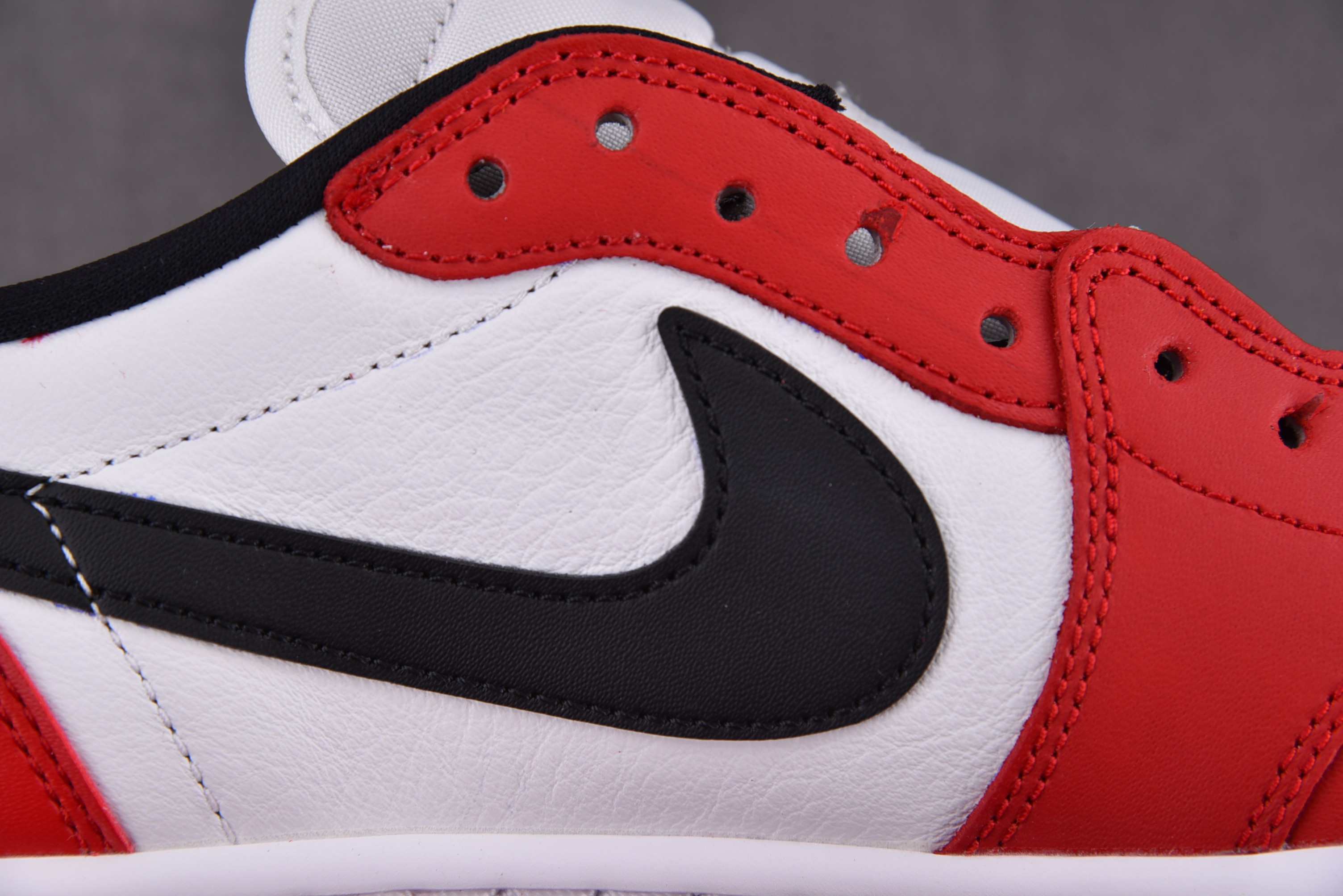 Jordan 1 Retro Low Chicago