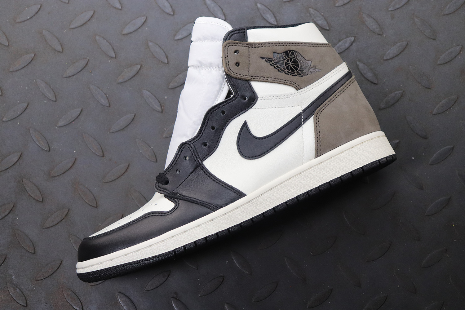 Jordan 1 Retro High Dark Mocha