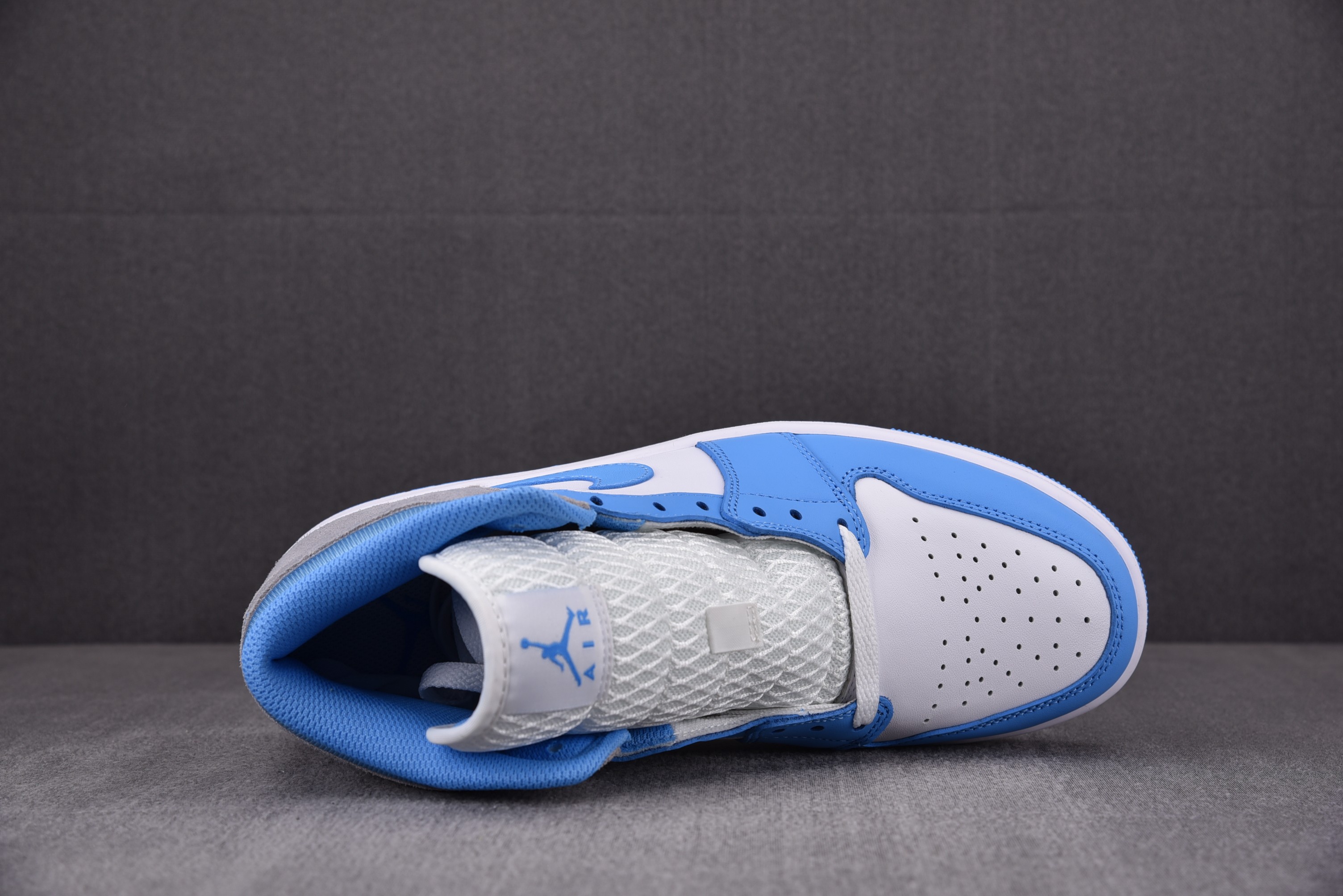 Jordan 1 Mid University Blue Grey