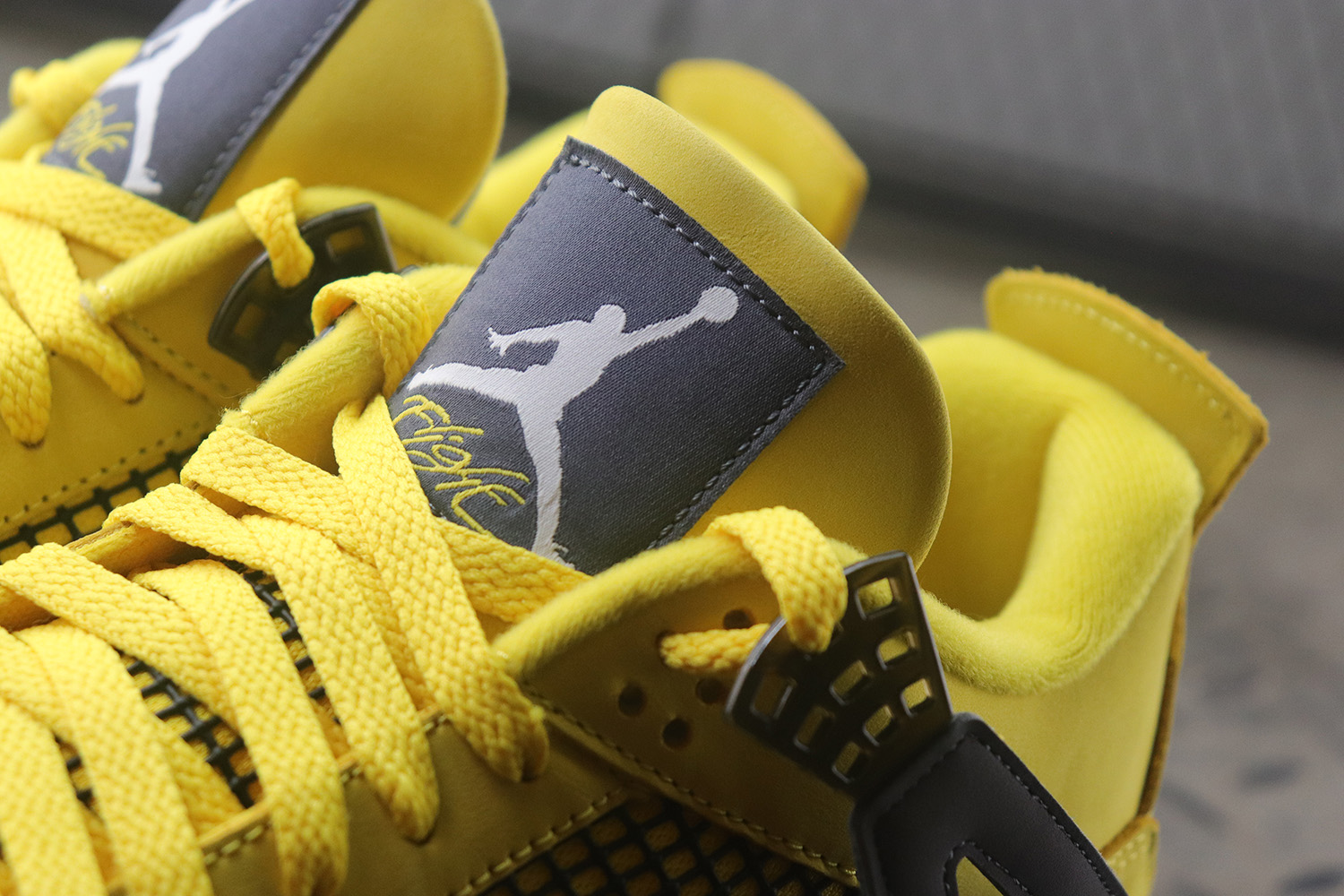 Jordan 4 Retro Lightning