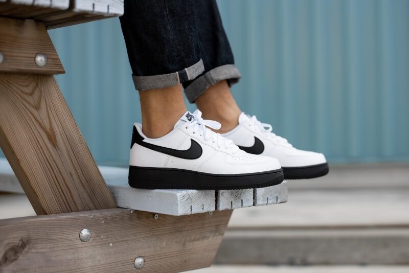 Nike Air Force 1 Low White Black Midsole