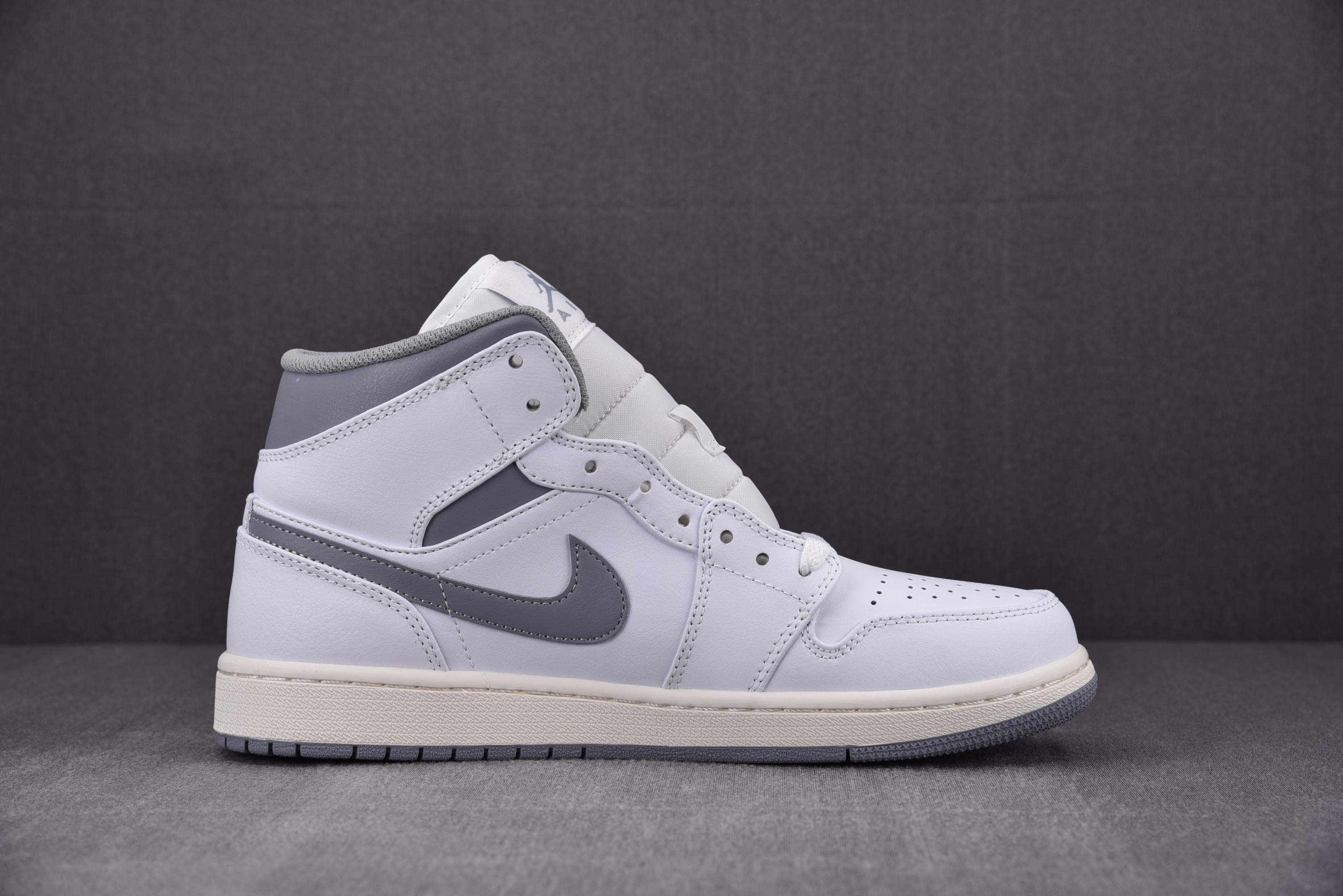 Air Jordan 1 Mid Neutral Grey